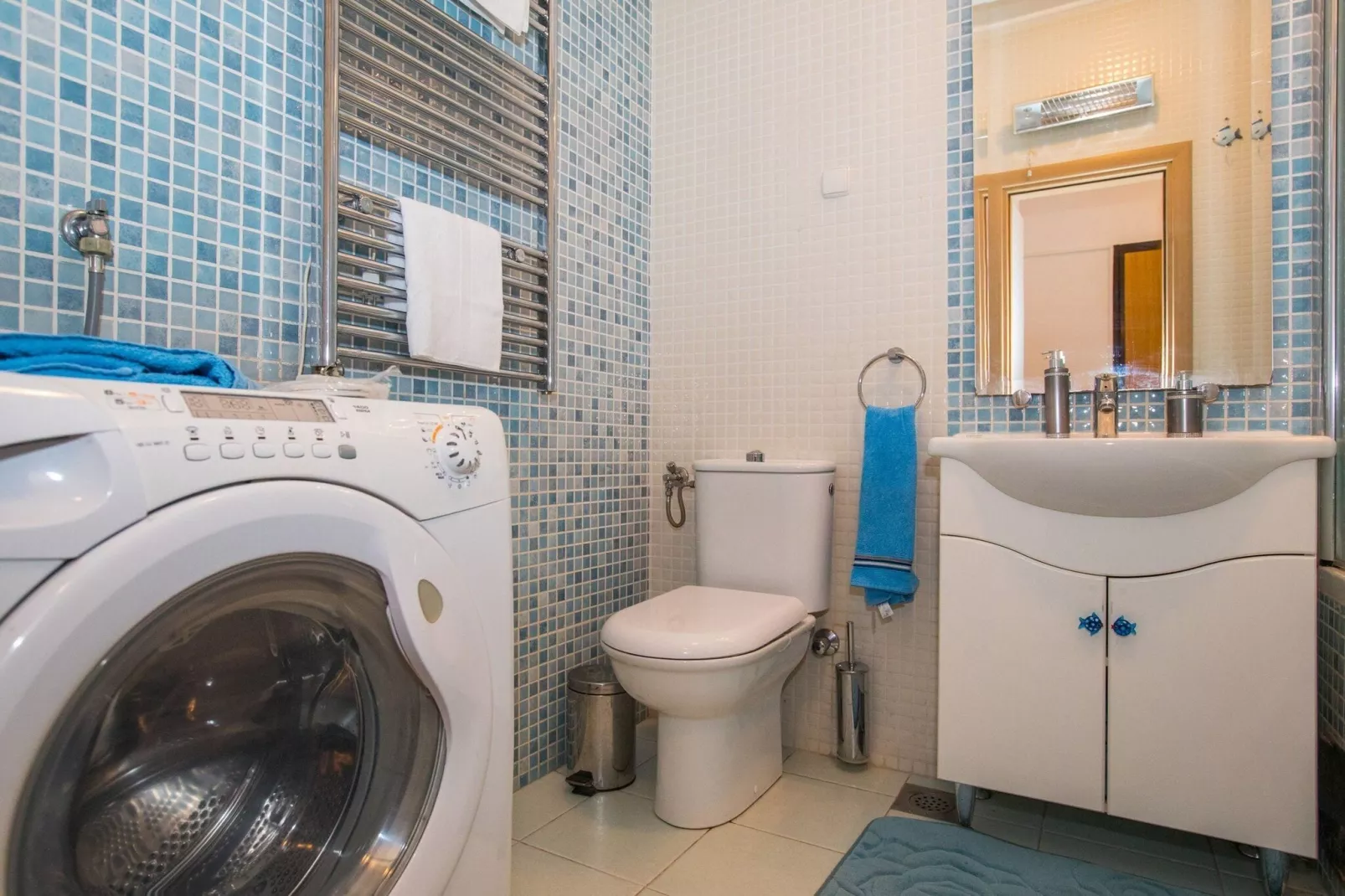 Apartment 3 beaches with free parking - Two Bedroom Apartment with Balcony and Sea View-Bathroom
