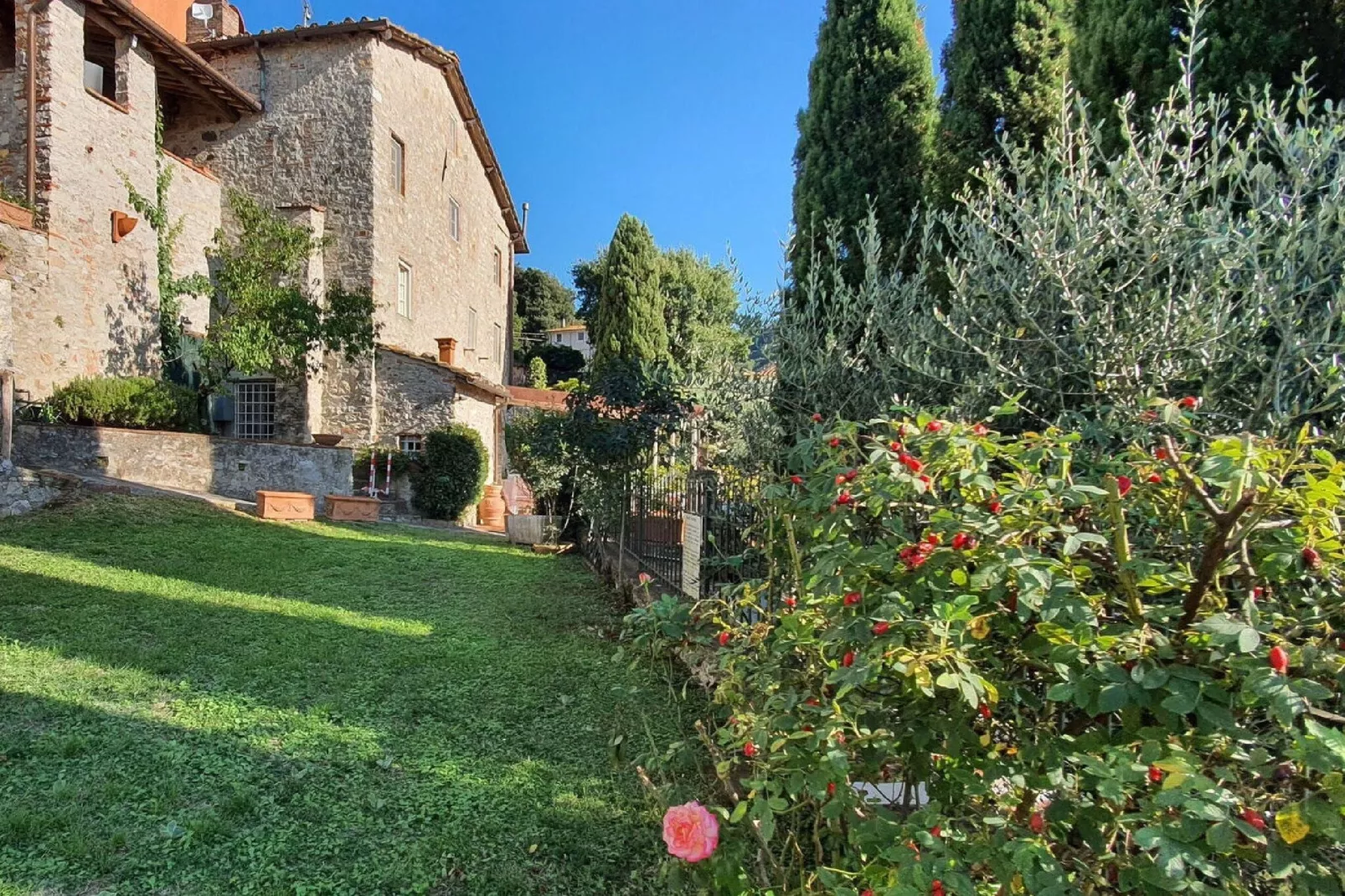 Borgo Bucatra Tramonto-Gardens summer