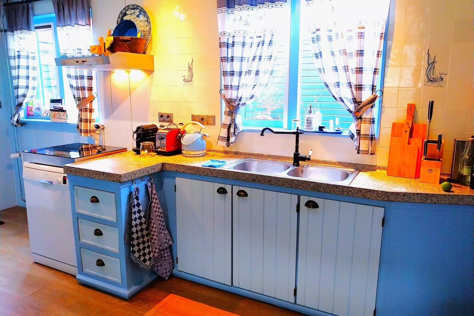 Edammer Vissershuisje-Kitchen