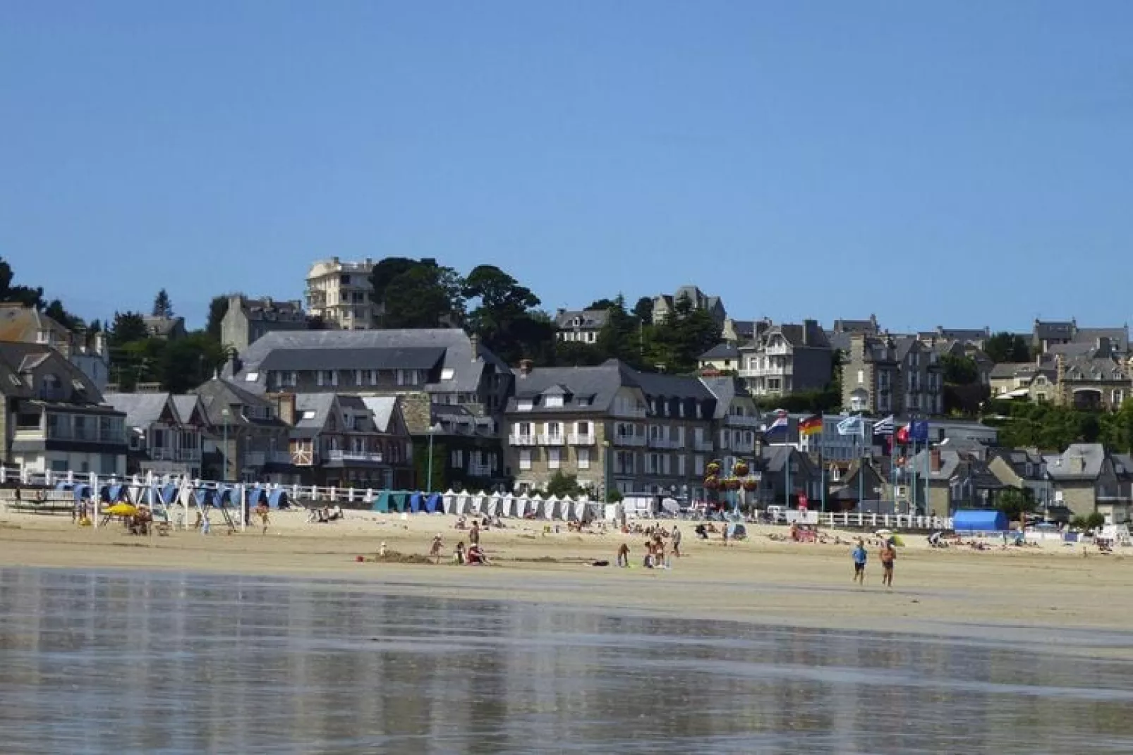 Holiday flat Matignon-Areas summer 20km