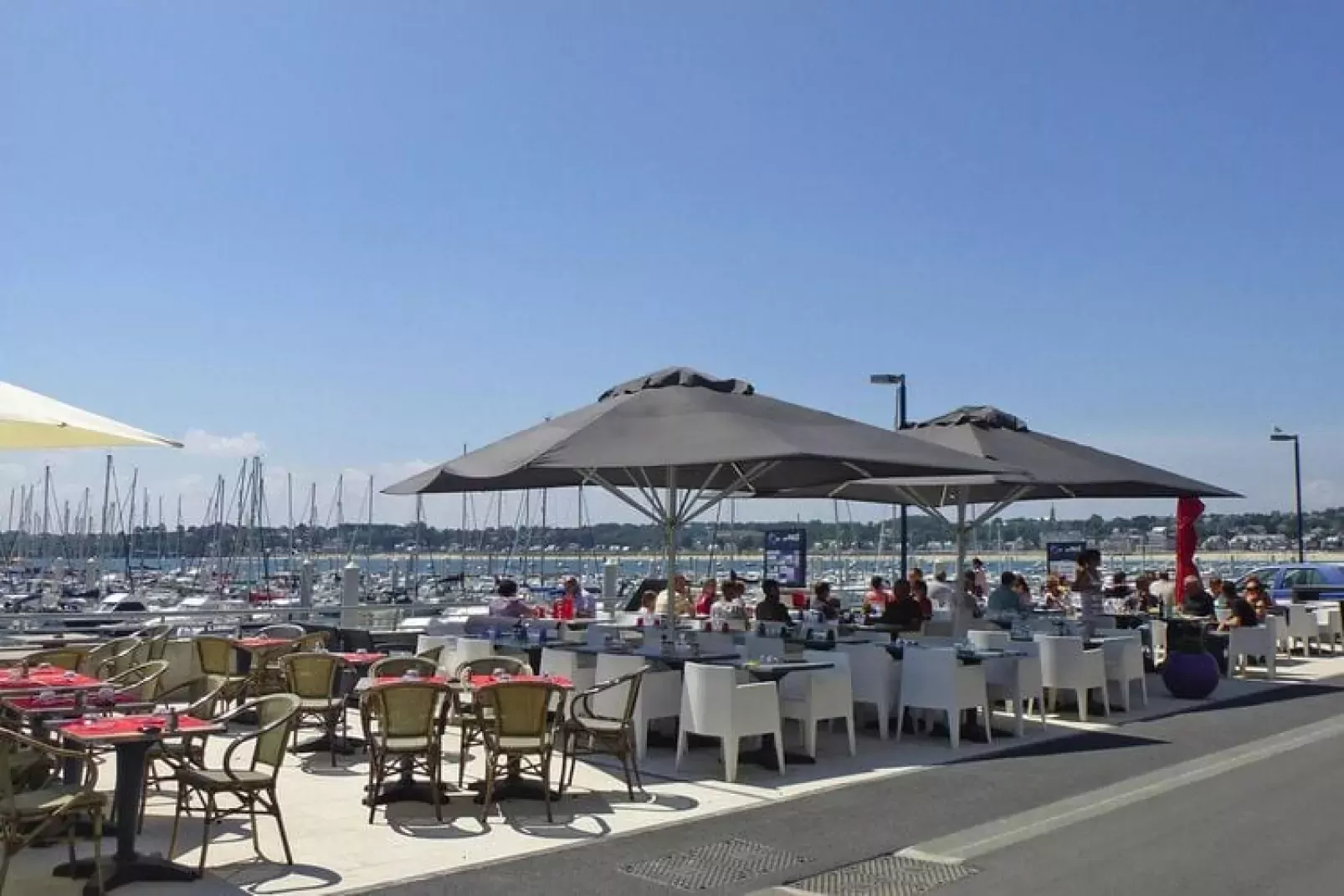 Holiday flat Matignon-Areas summer 20km