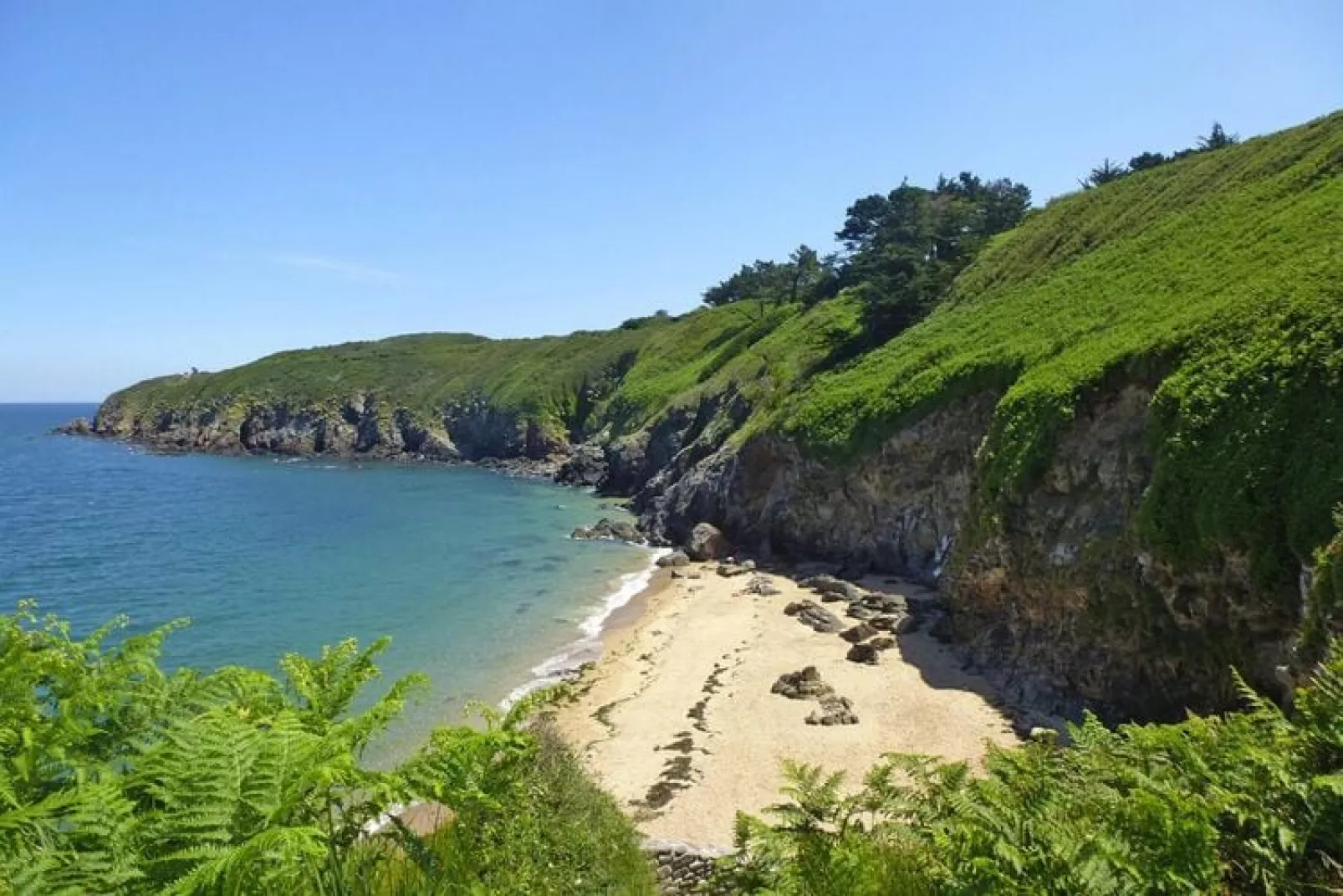 Holiday flat Matignon-Areas summer 20km