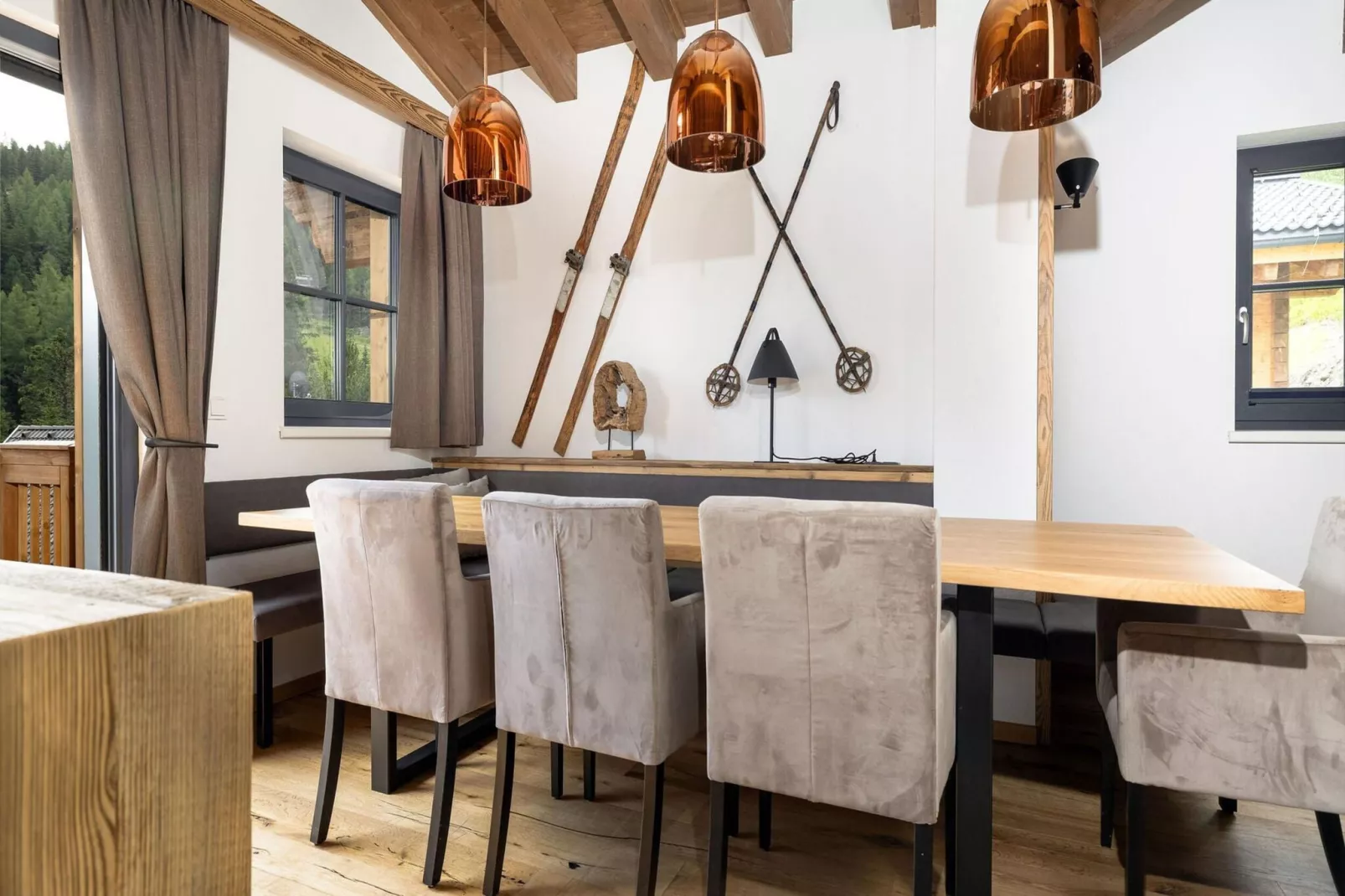 Turrach Lodges 5-Dining room