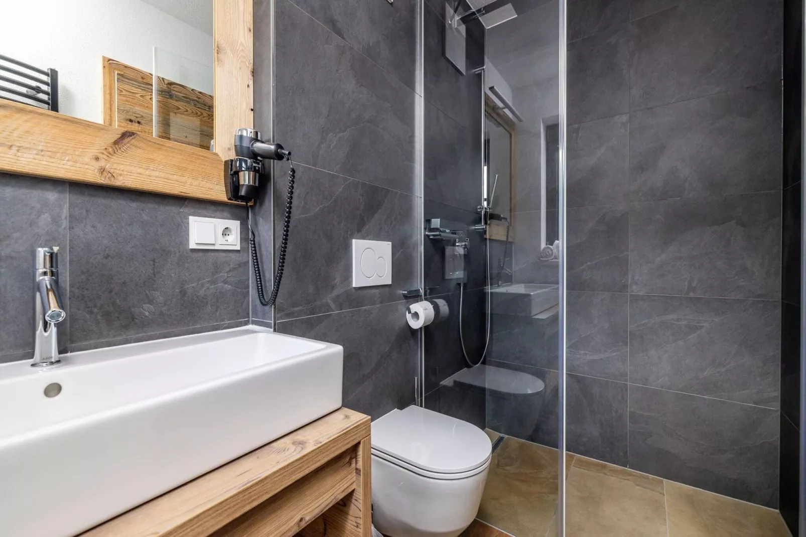 Turrach Lodges 5-Bathroom