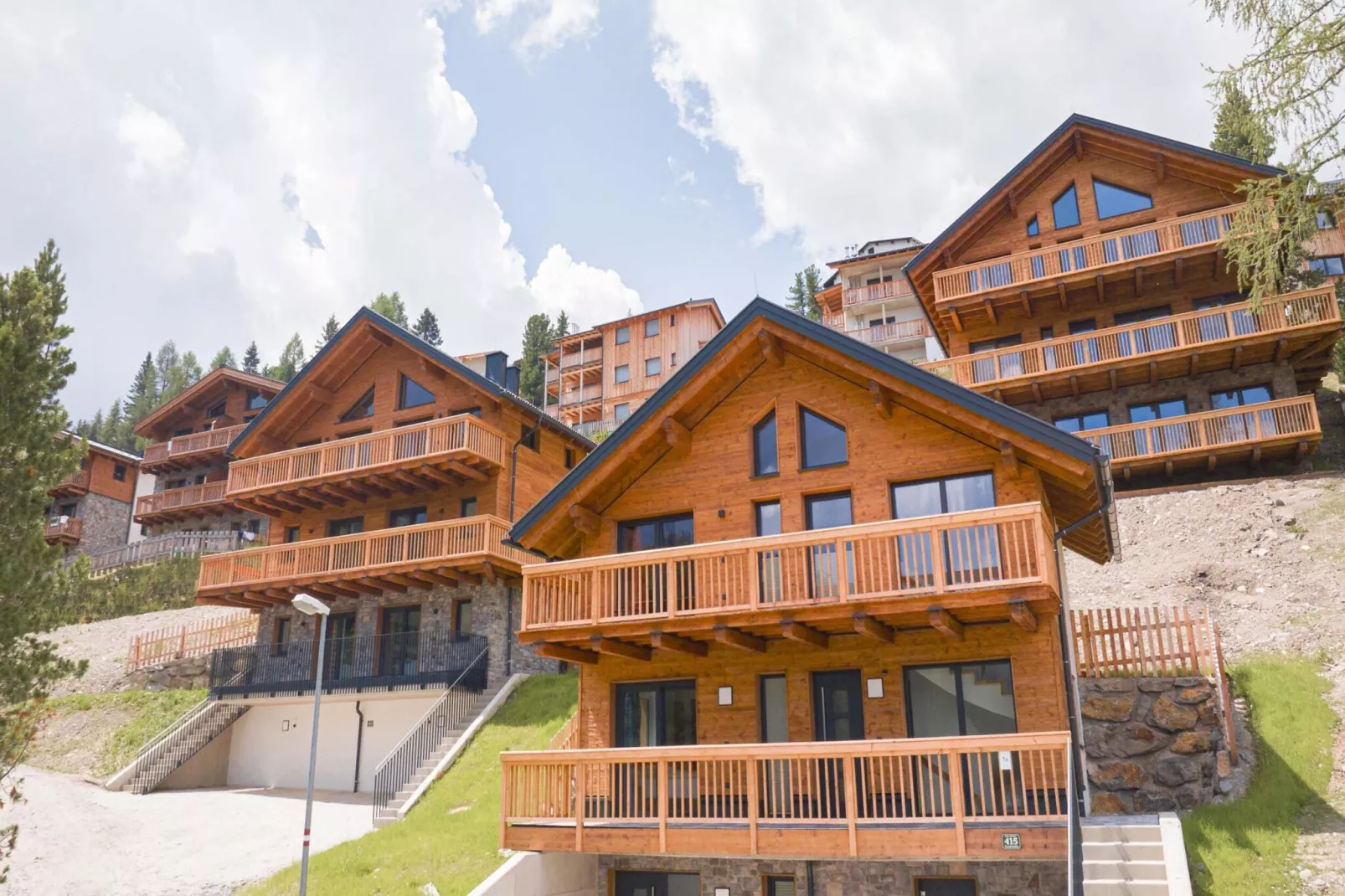 Turrach Lodges 3-Exterior summer