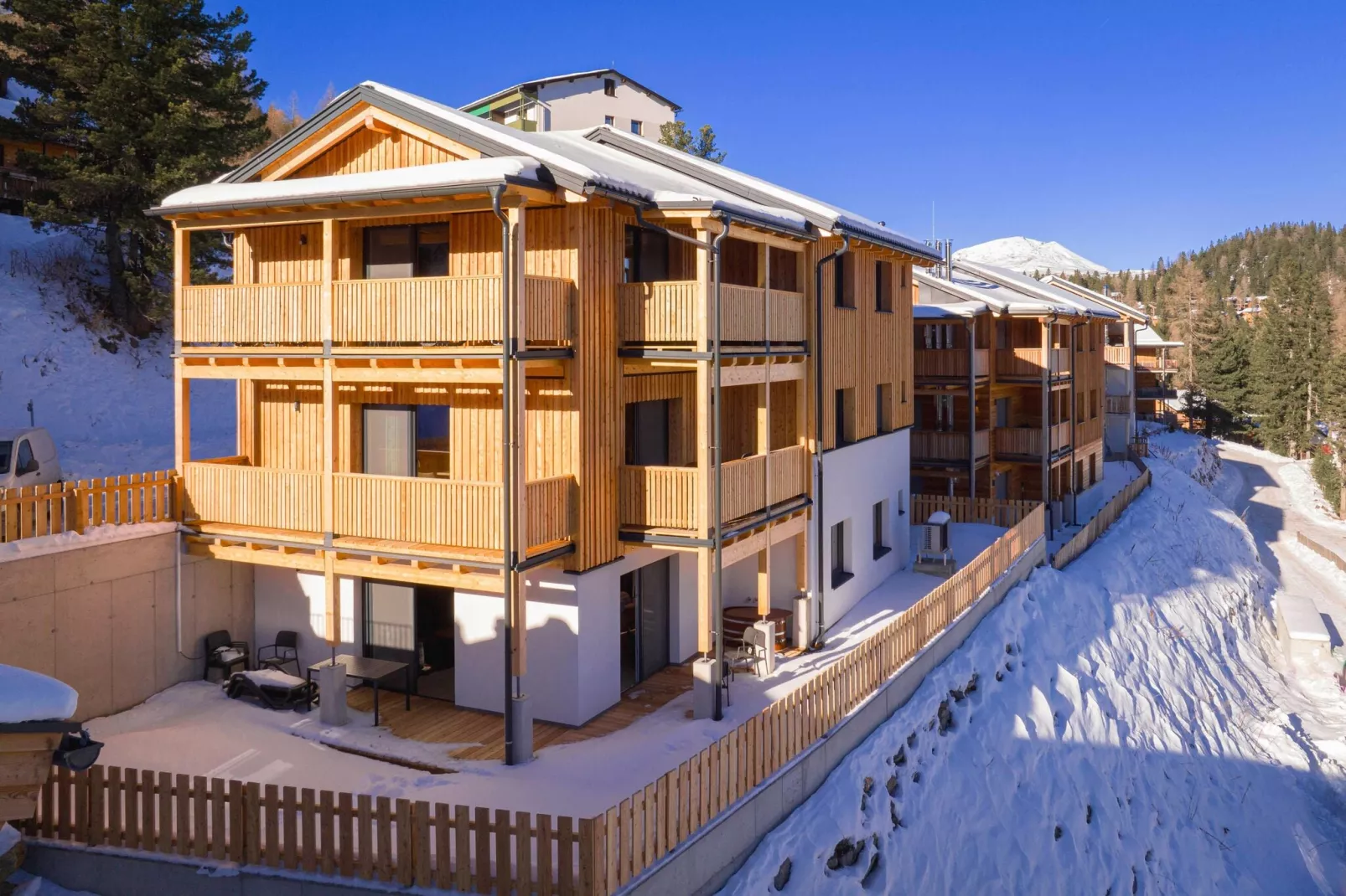 Turrach Lodges 3-Exterior winter