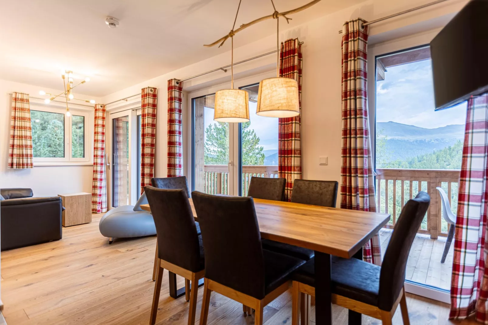 Turrach Lodges 2-Dining room