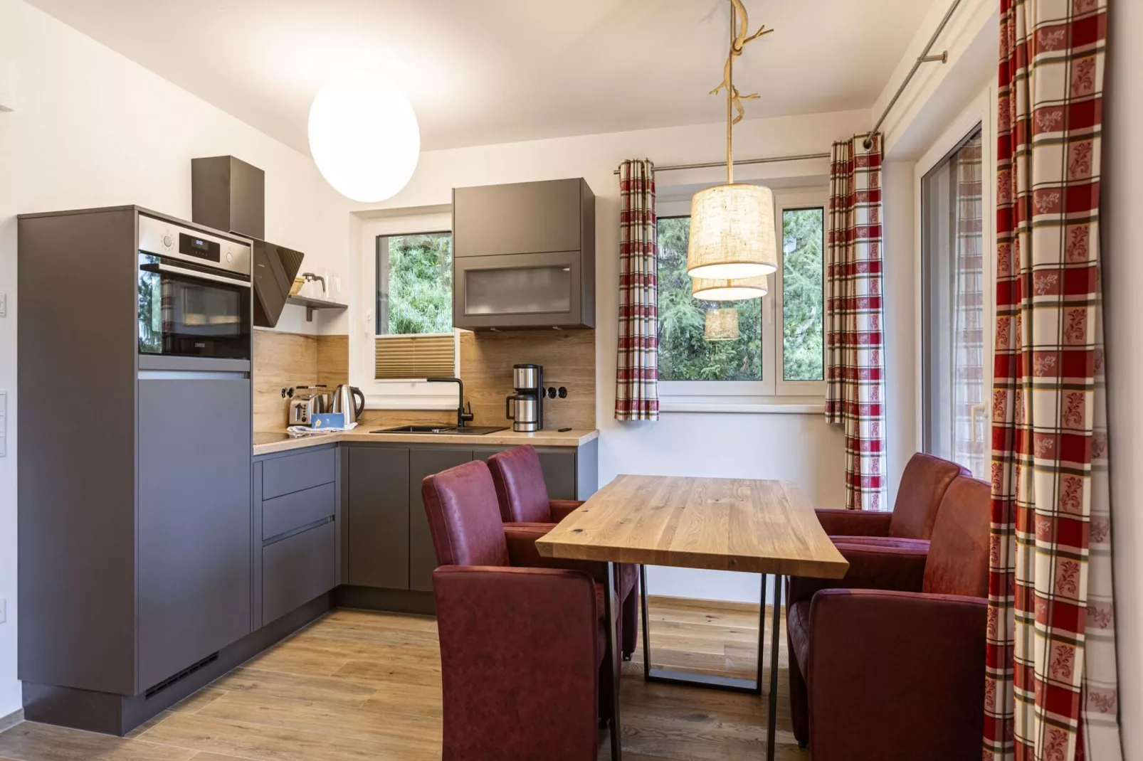 Turrach Lodges 2-Dining room