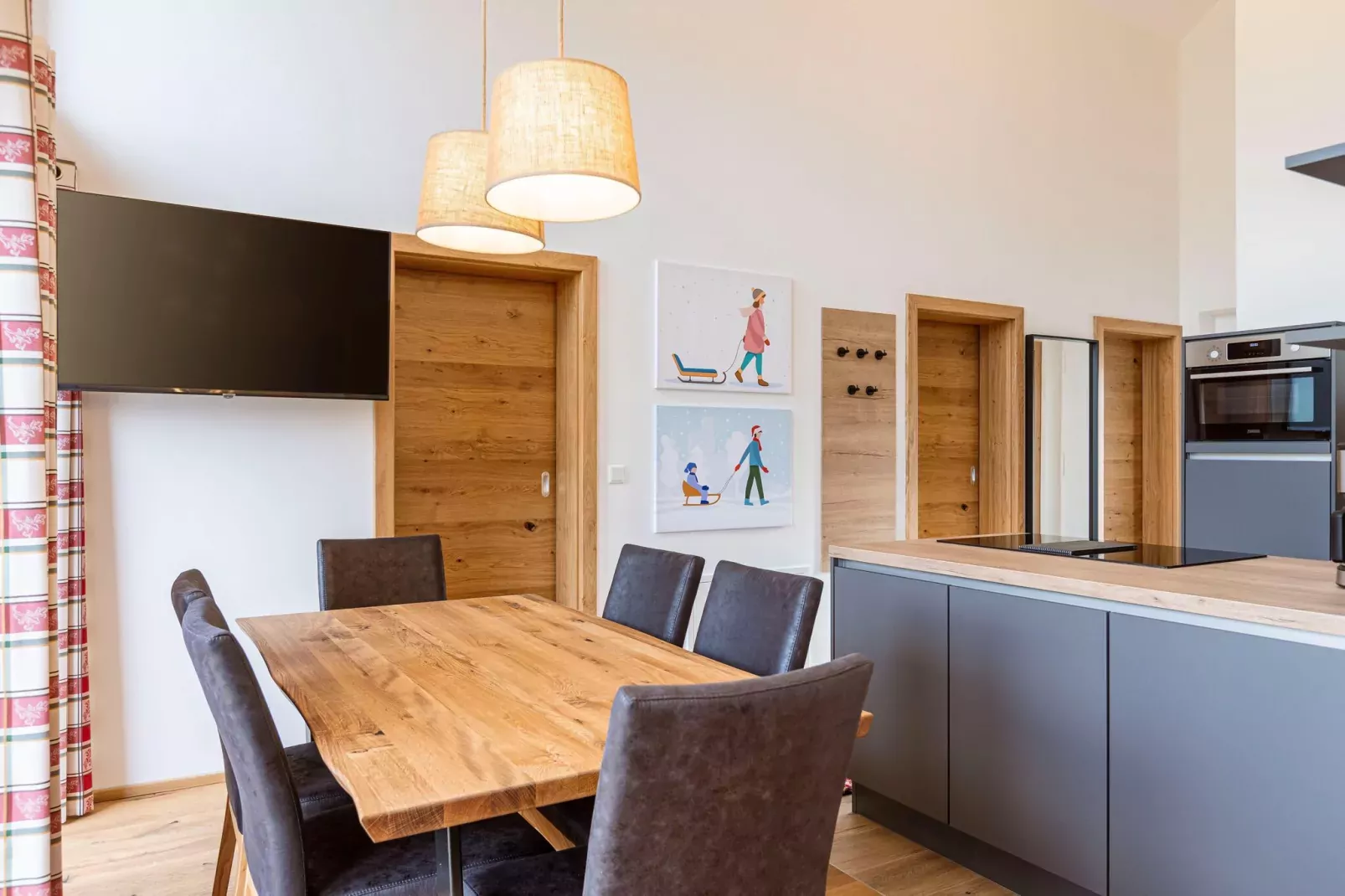 Turrach Lodges 2-Dining room