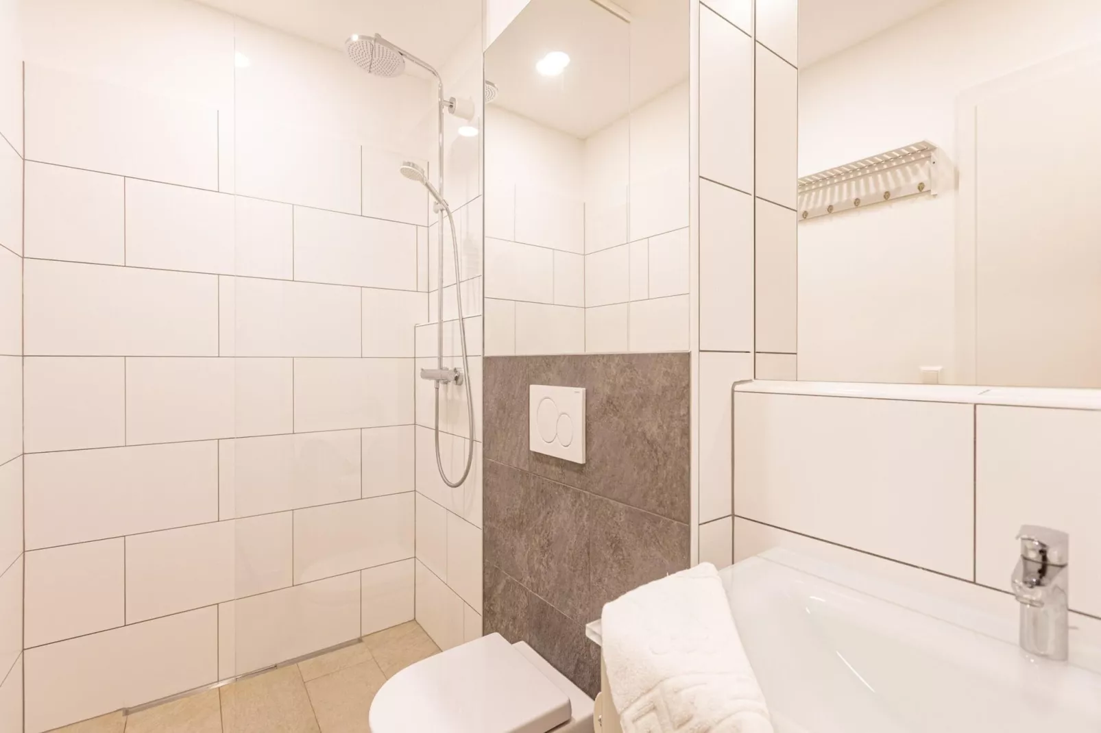 Turrach Suites 6-Bathroom