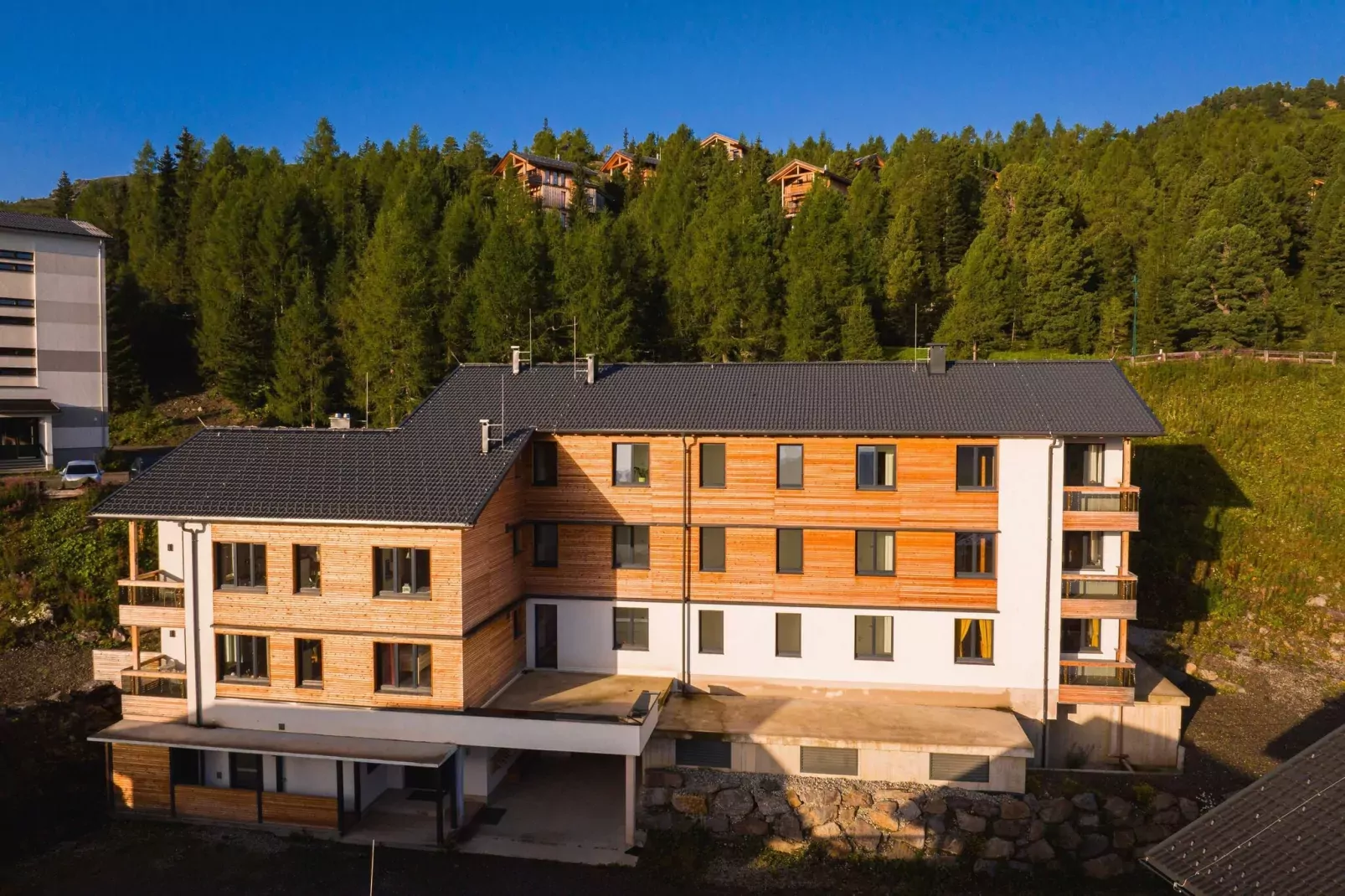 Turrach Suites 6-Exterior summer