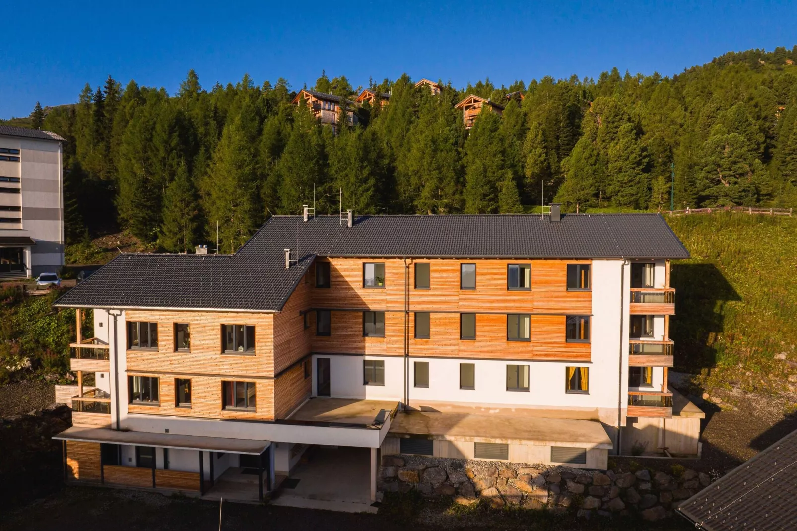 Turrach Suites 3-Exterior summer