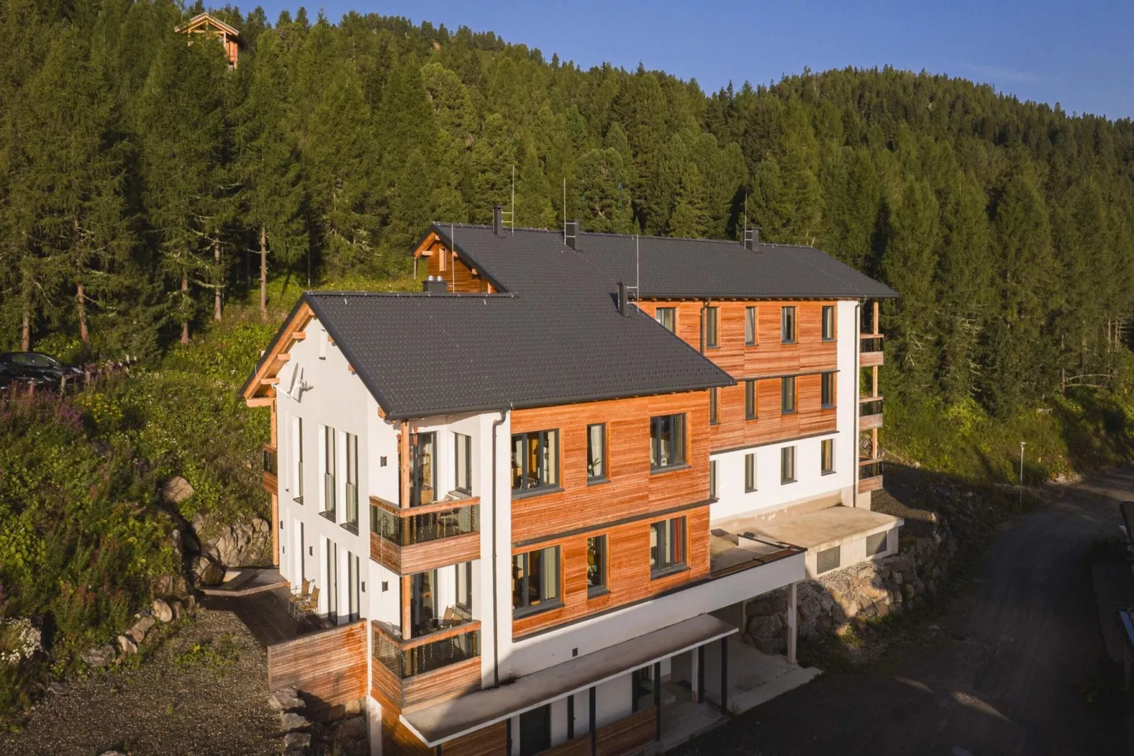 Turrach Suites 3-Exterior summer