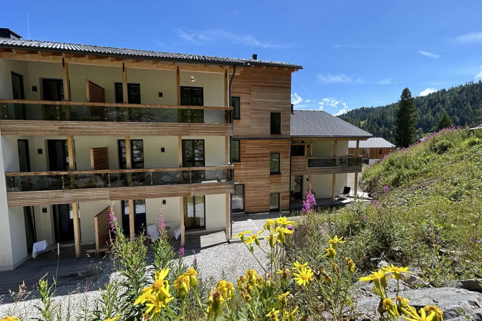 Turrach Suites 3-Exterior summer