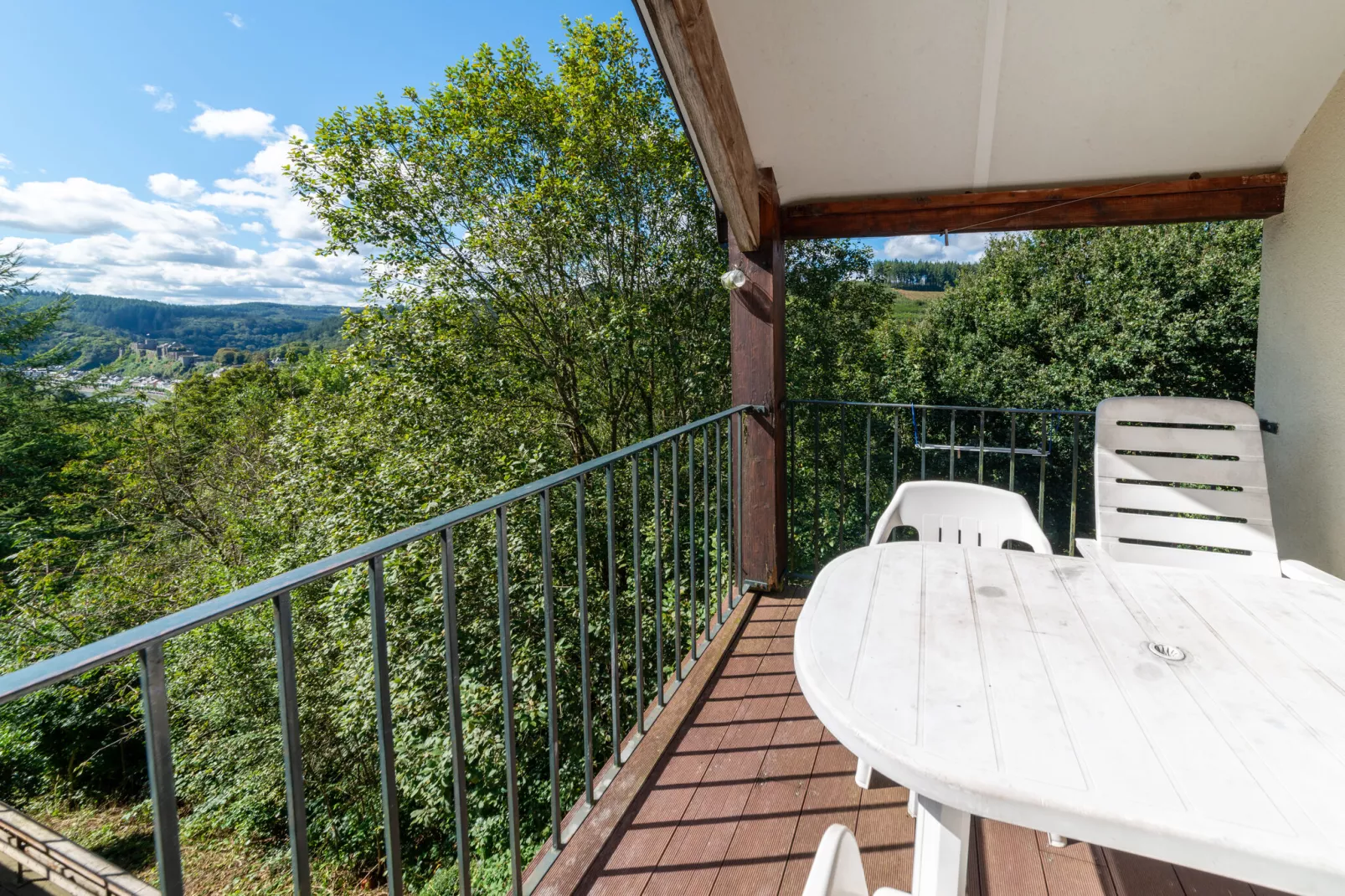 Yameta Up-Terrace balcony