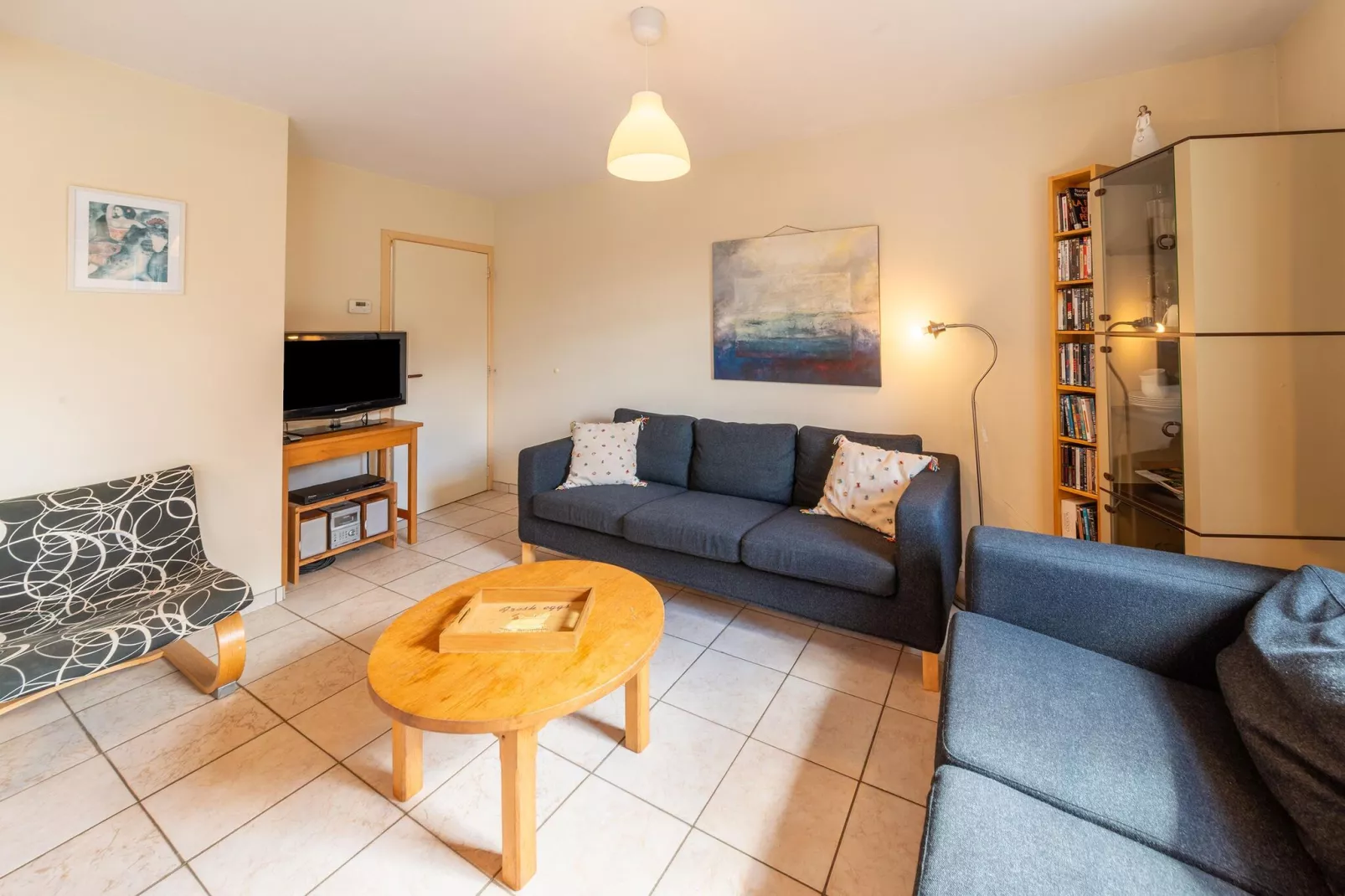 Yameta Down-Living room