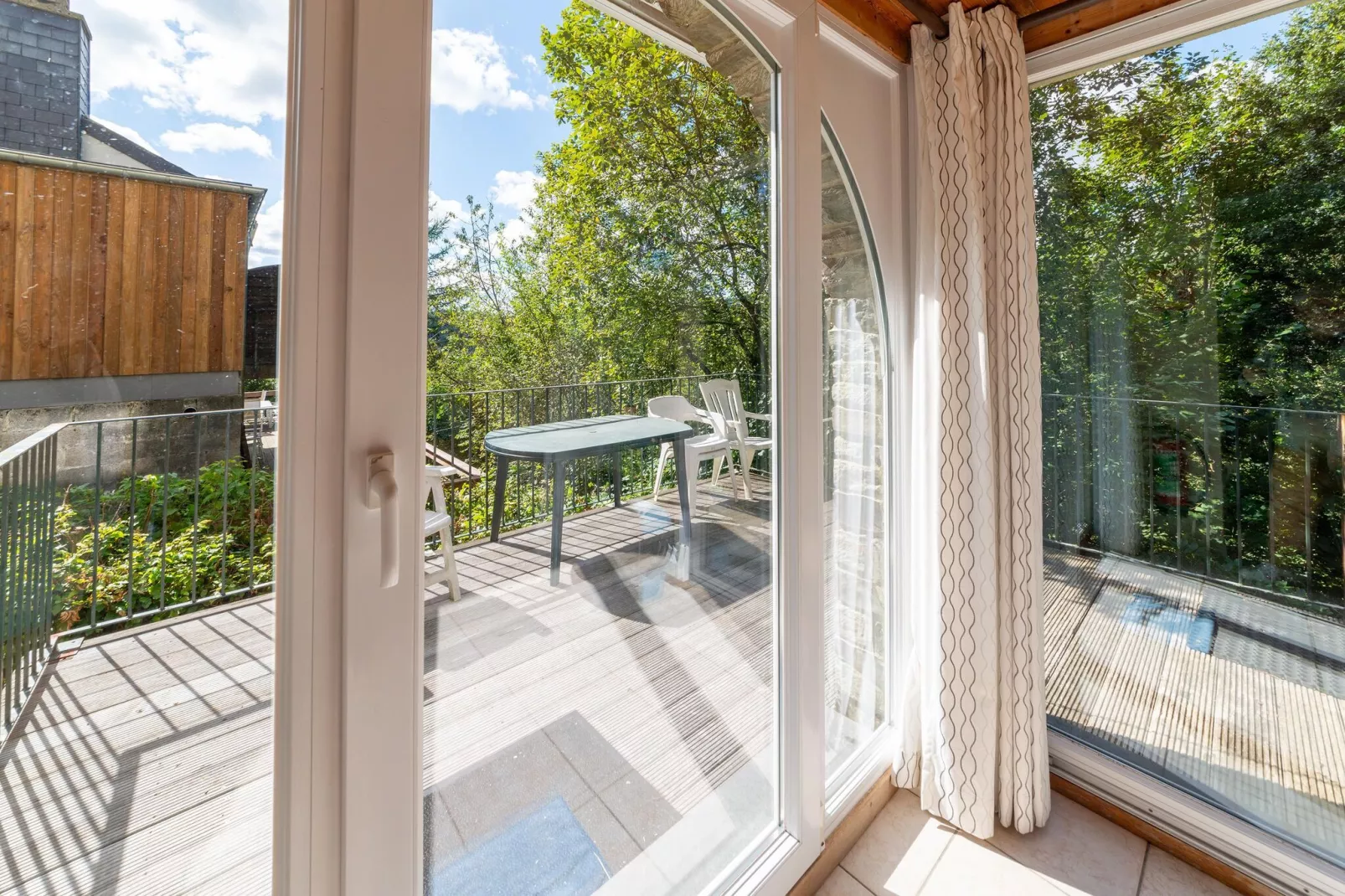 Yameta Down-Terrace balcony