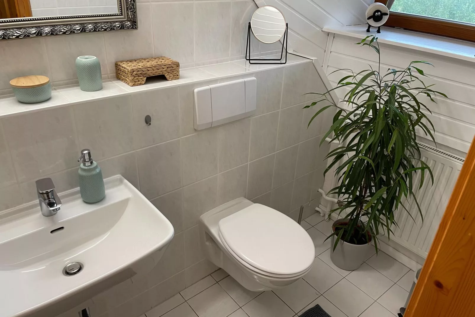 Schoene Wohnung im reetgedachten Bauernhaus-Badezimmer