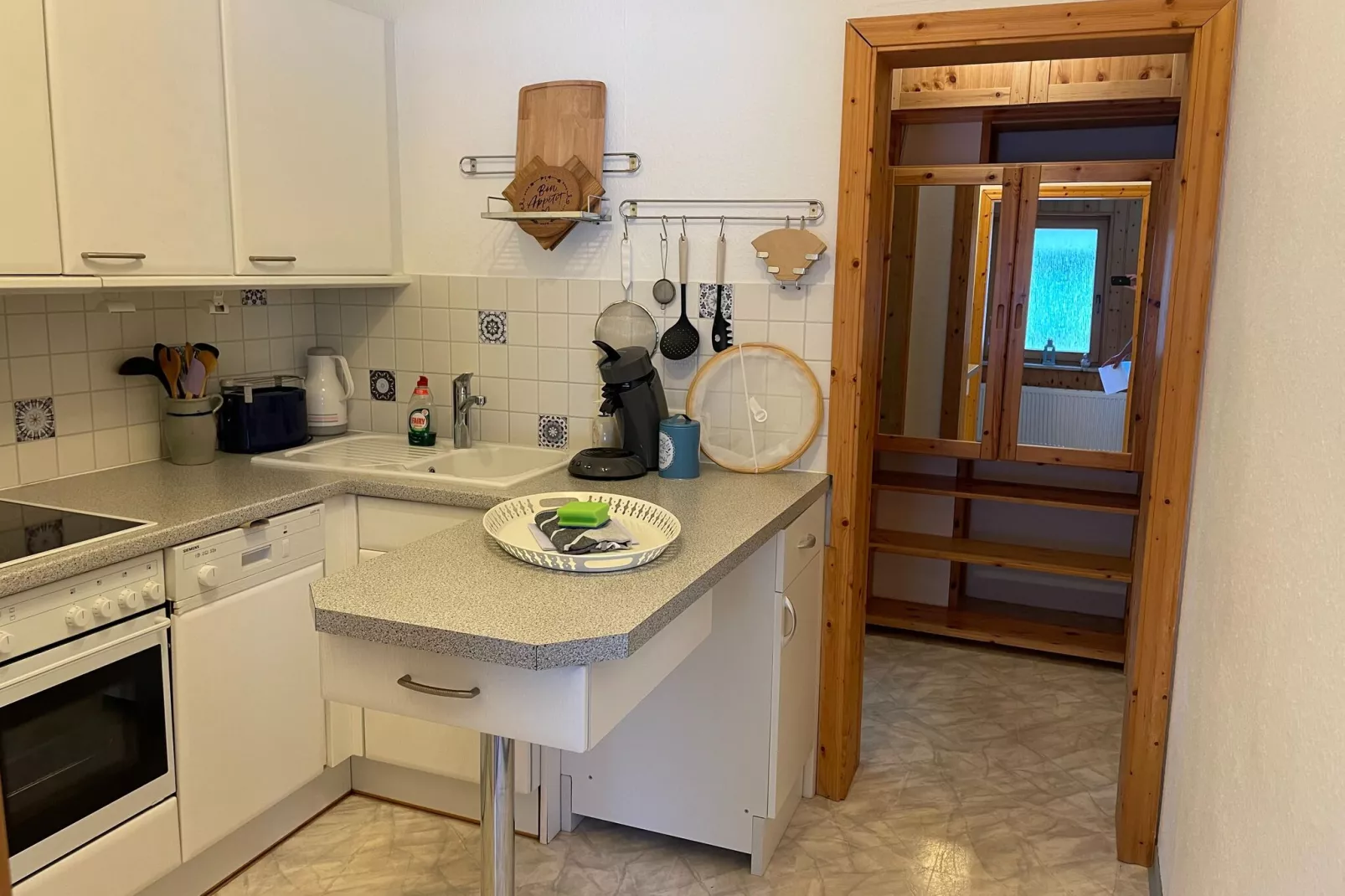 Schöne Wohnung im reetgedachten Bauernhaus-Cuisine