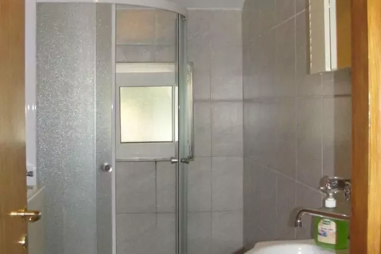 Apartments Pinija - Economy Two Bedroom Apartment with Balcony (A7) - (ST)-Salle de bain