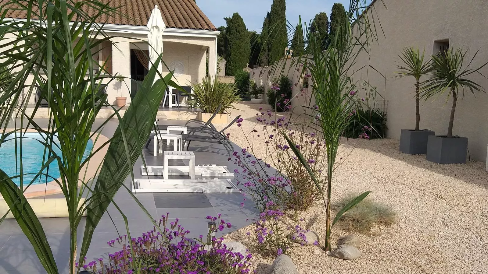 Parasar-Gardens summer