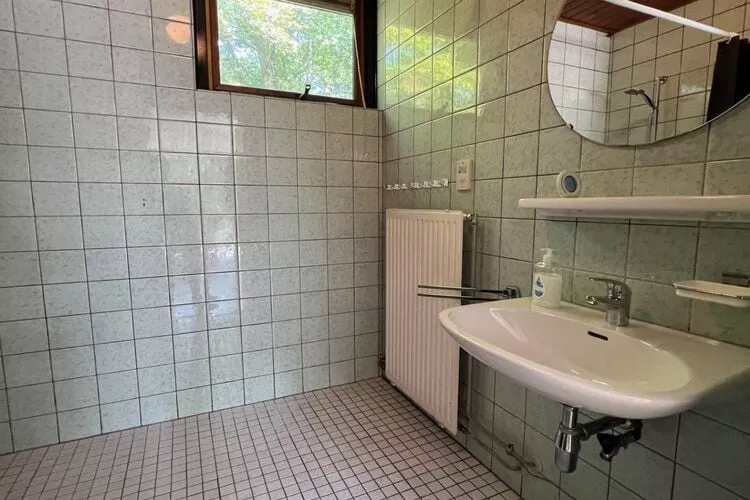 Bungalow 69-Bathroom