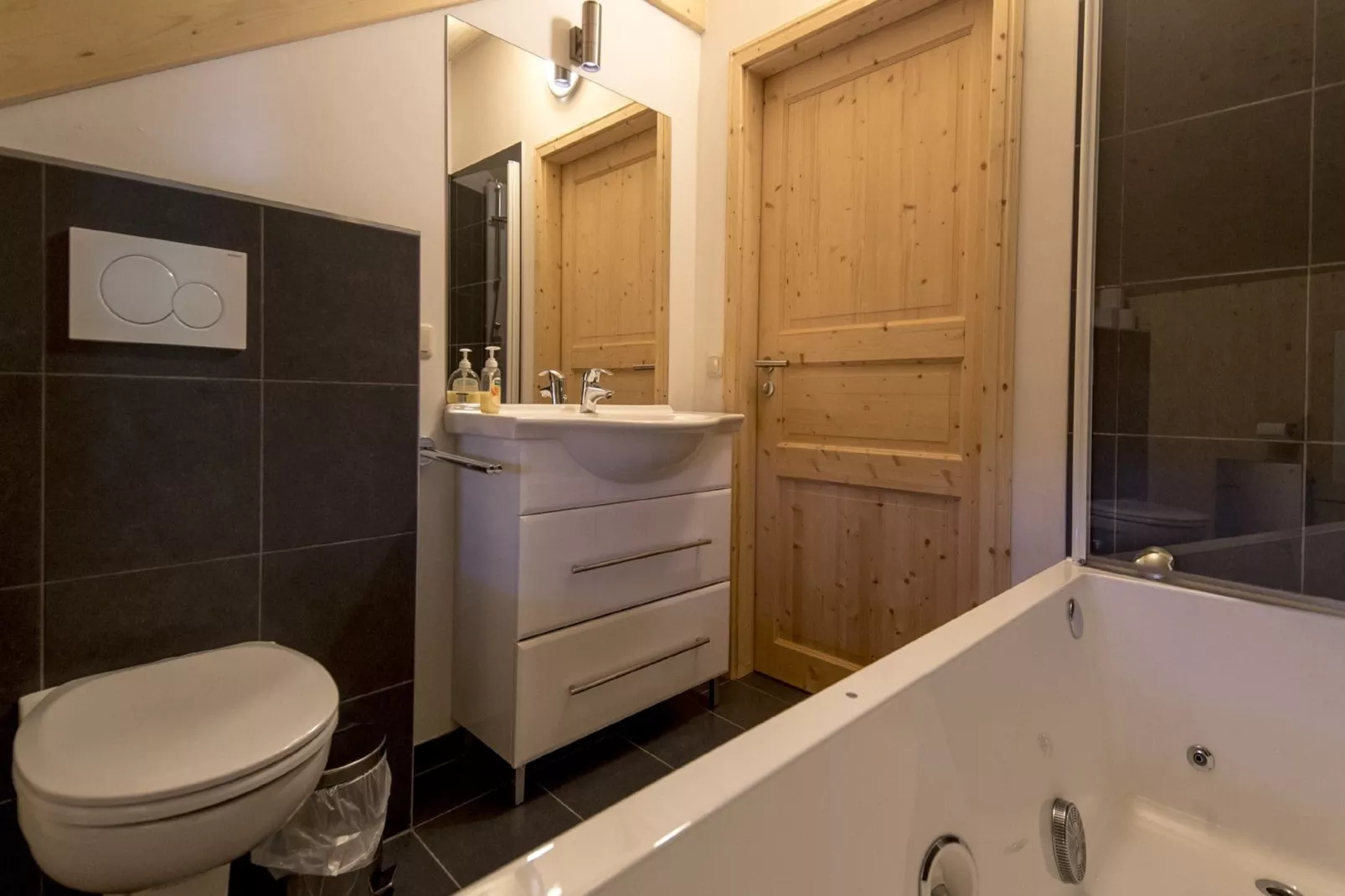 Kreischberg Chalets 13b-Bathroom