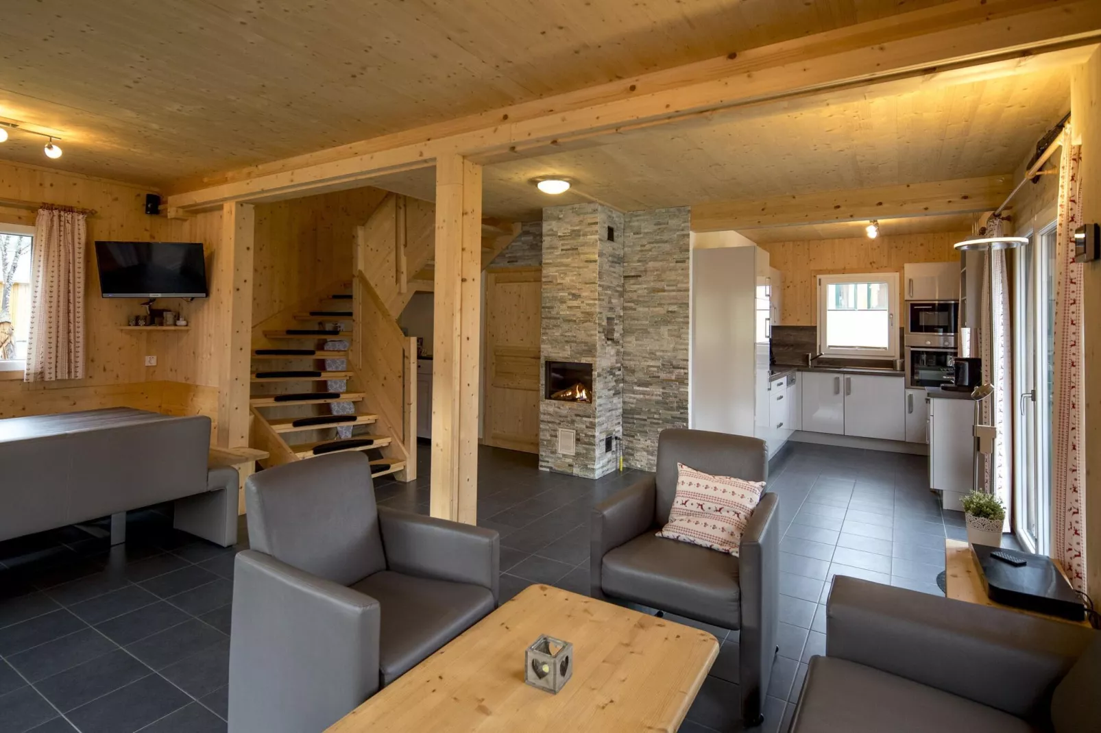 Kreischberg Chalets 8-Dining room