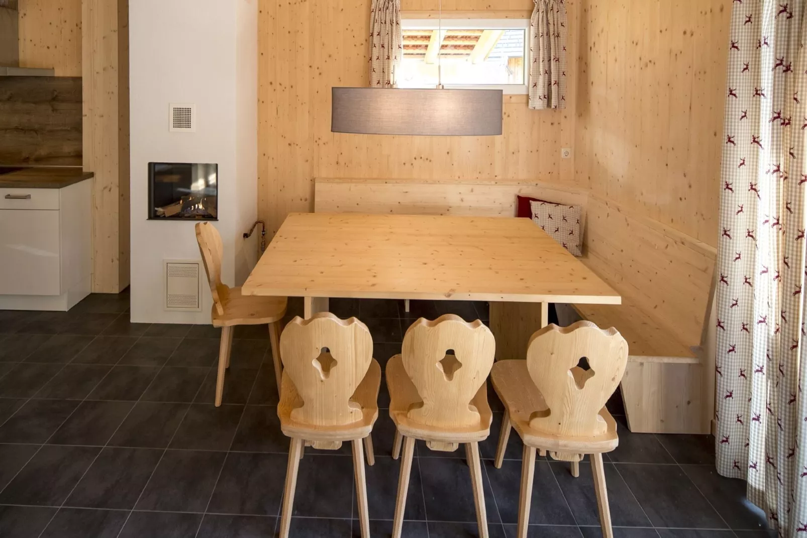Kreischberg Chalets 22-Dining room