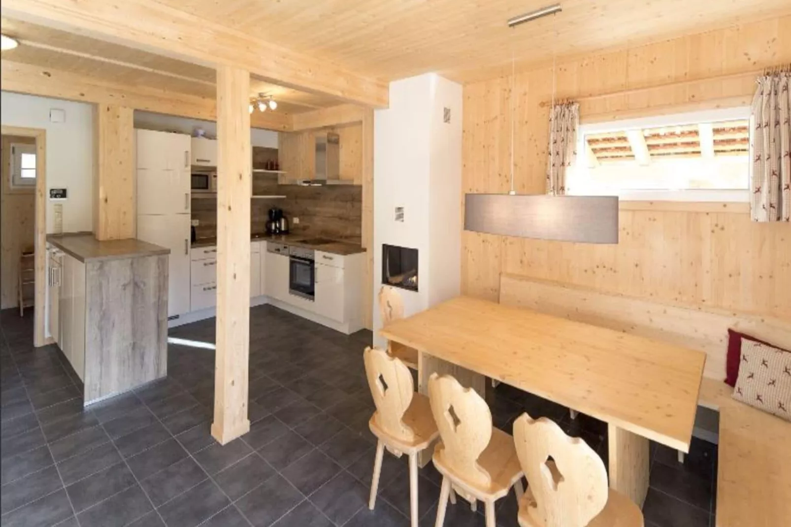 Kreischberg Chalets 22-Dining room