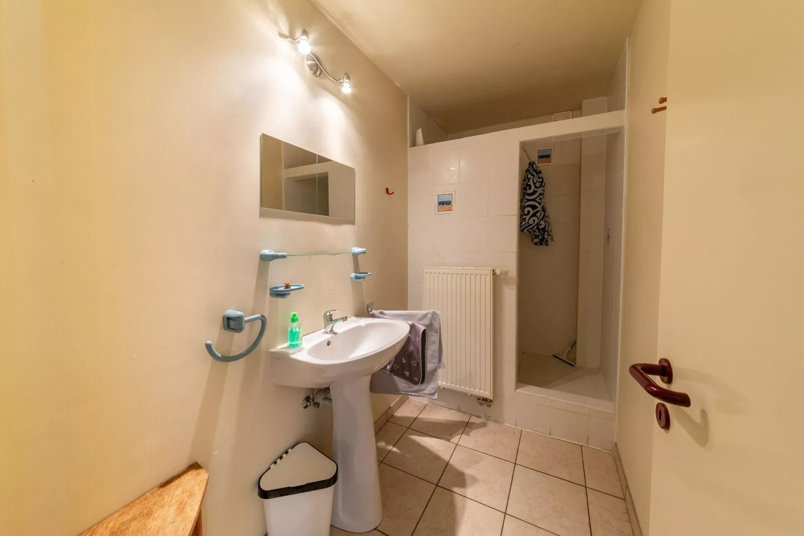 Yameta small-Bathroom