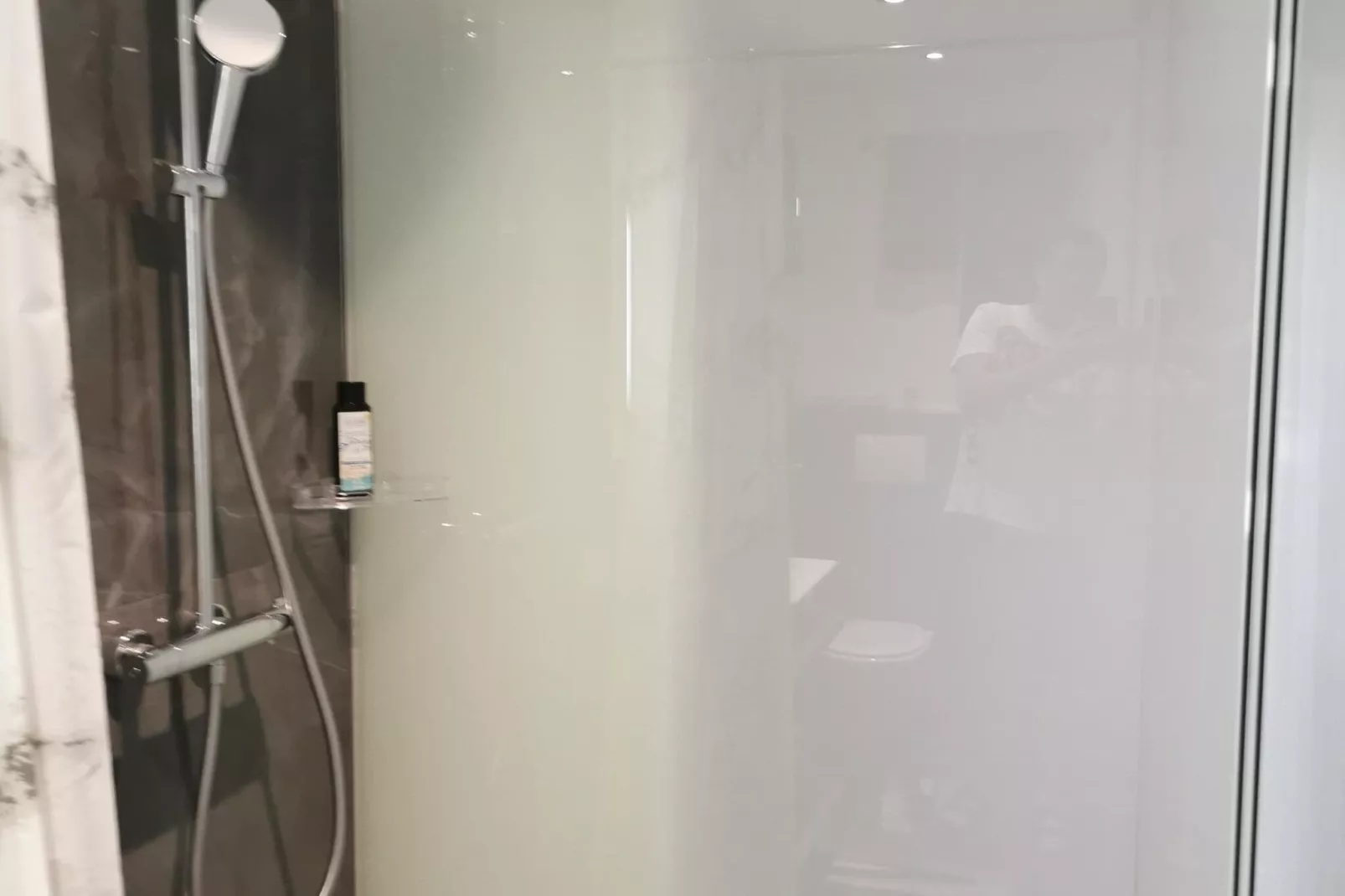 Tomas-Bathroom