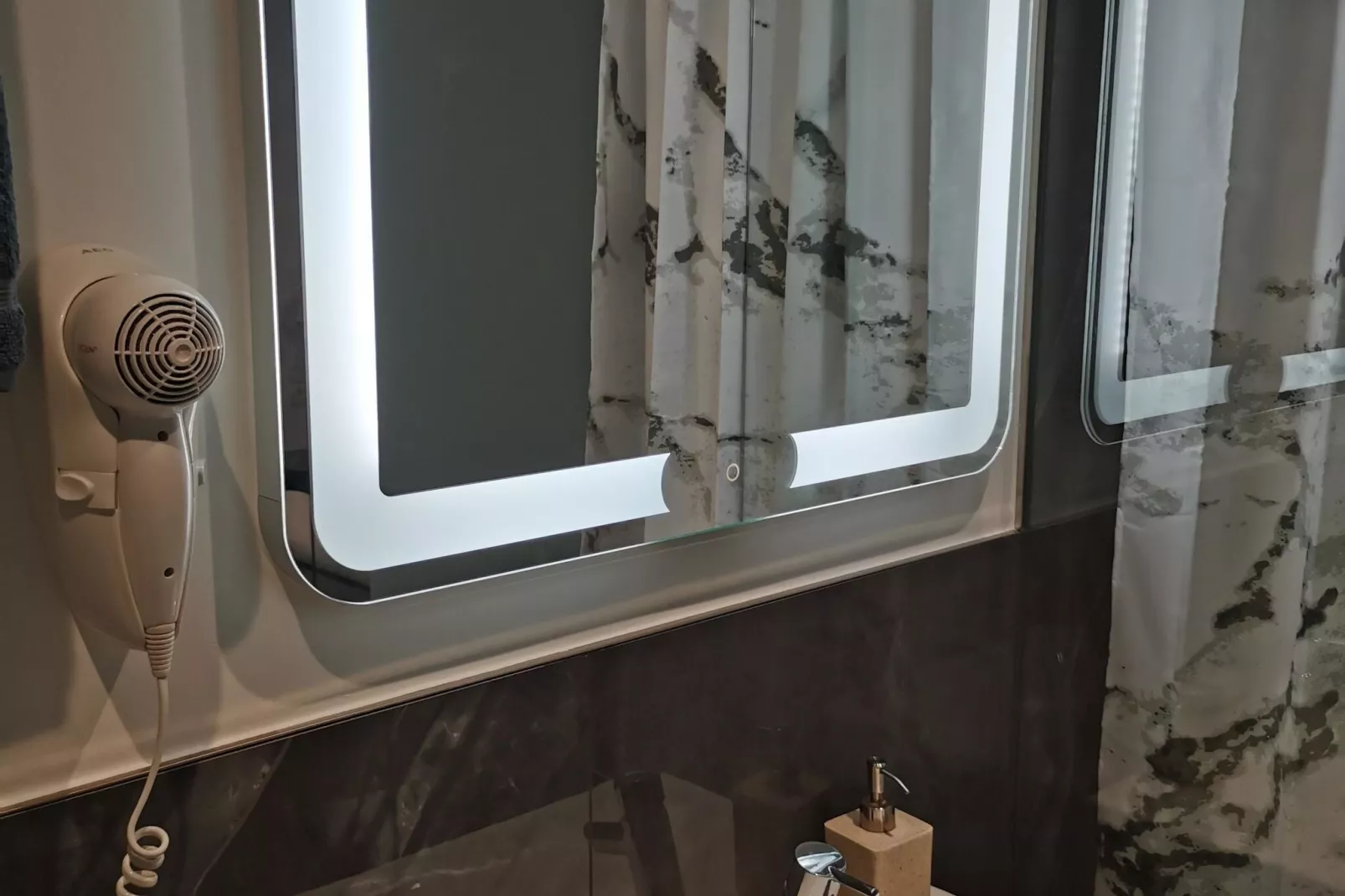 Tomas-Bathroom