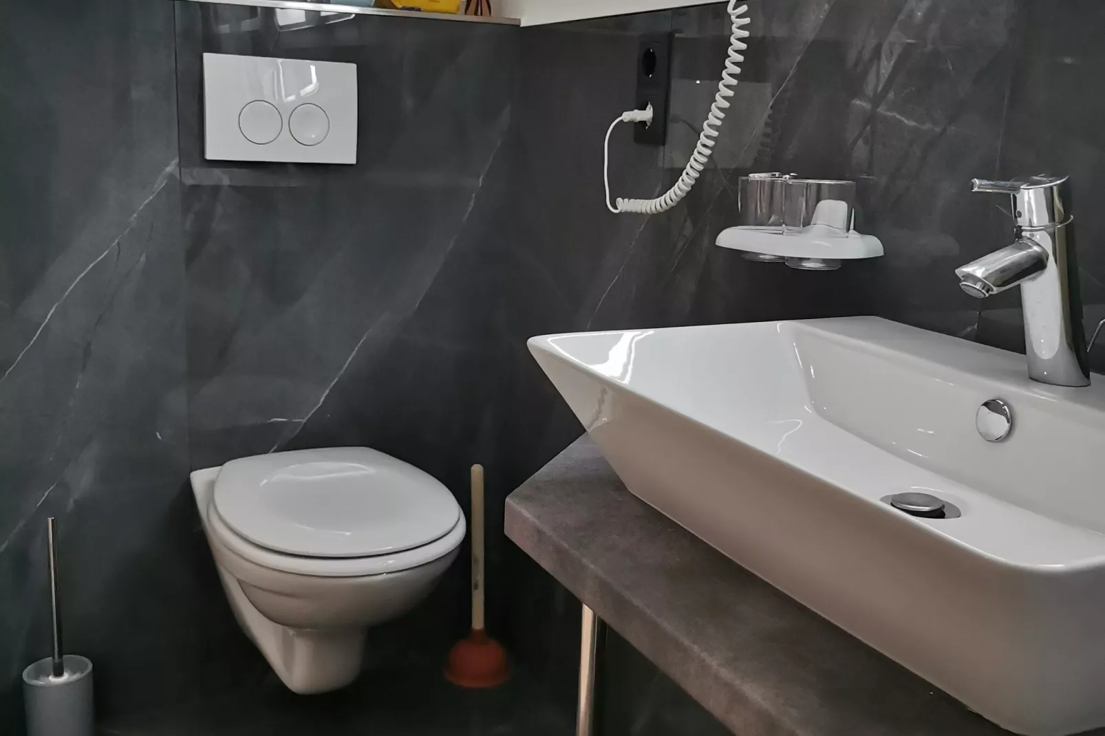 Tomas-Bathroom