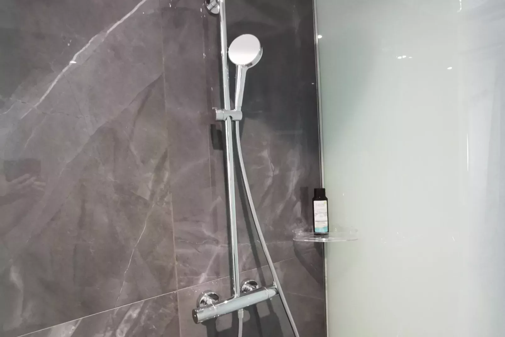 Tomas-Bathroom