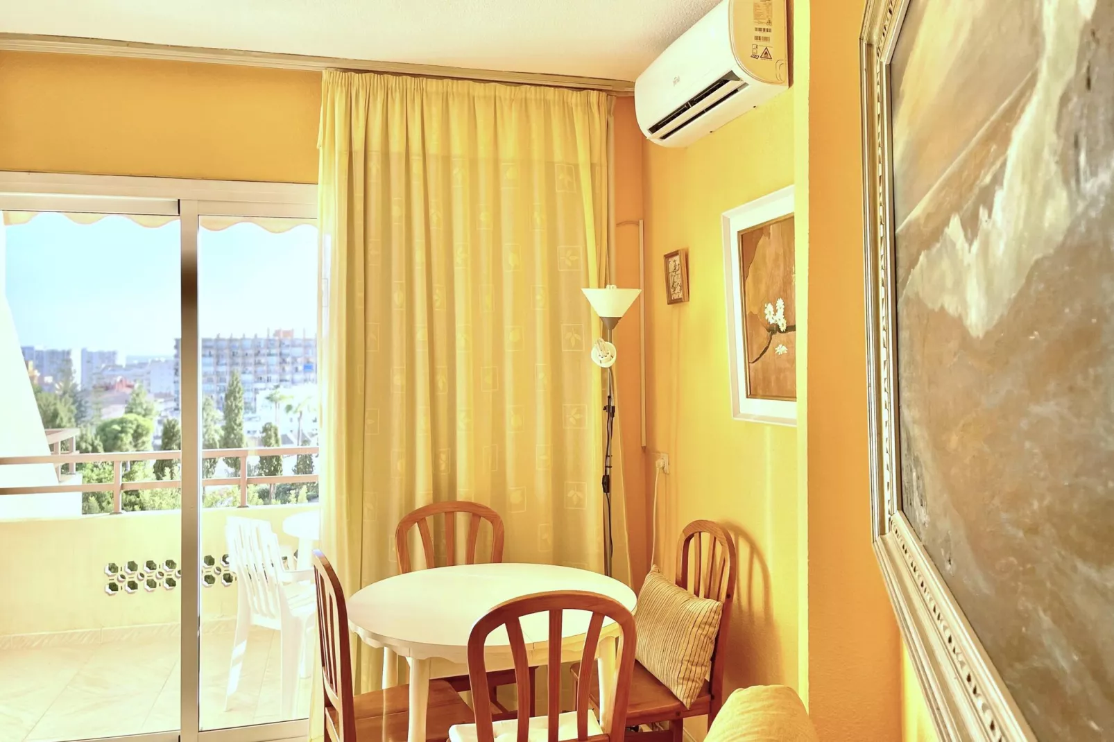 Duquesa de España-Living room