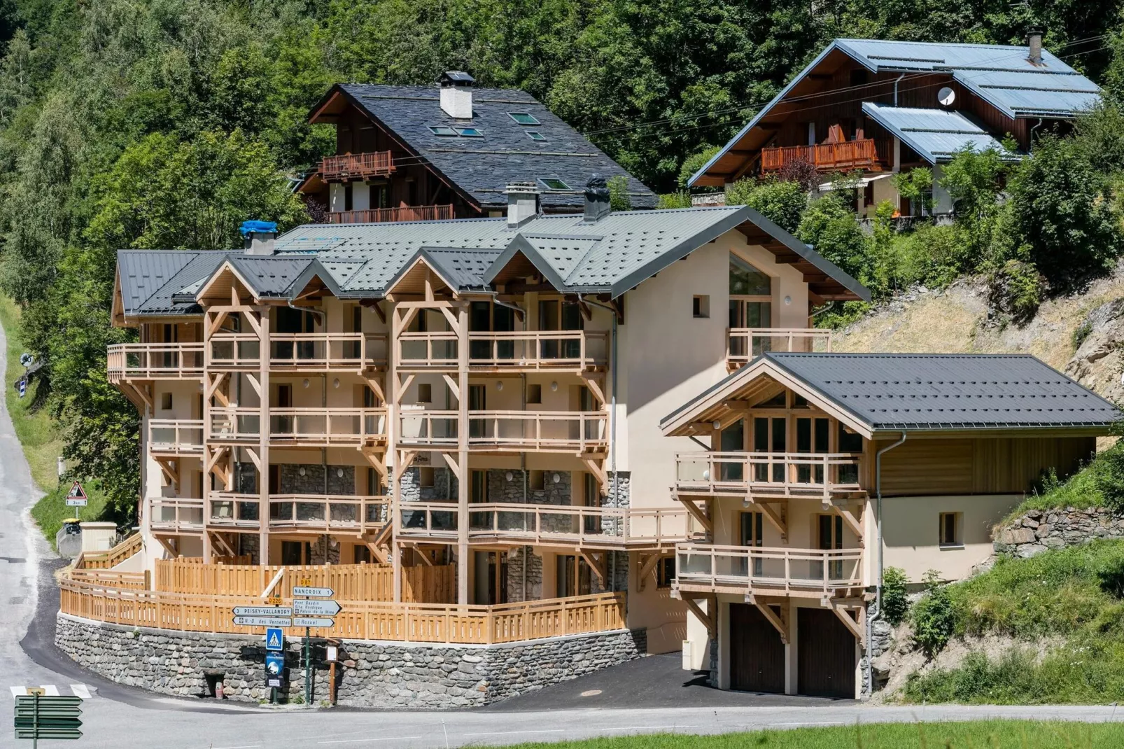 Chalets Les Amis 1-Exterior summer