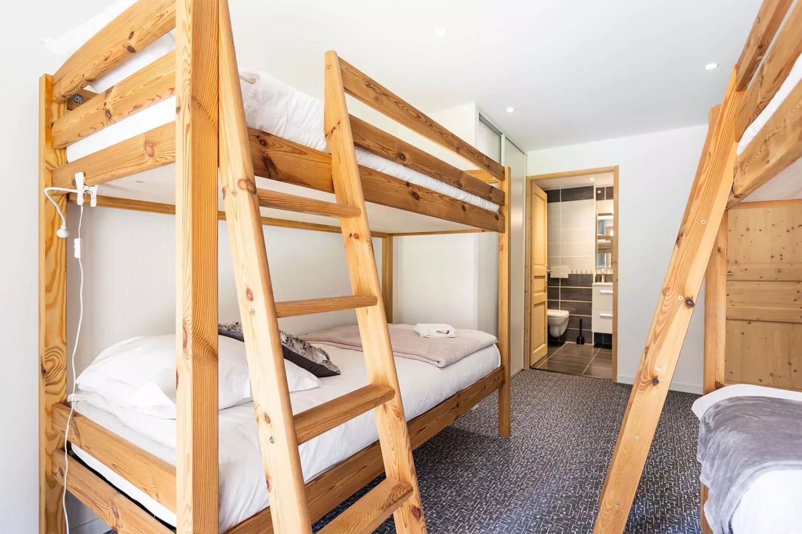 Chalets Les Amis 2-Bedroom