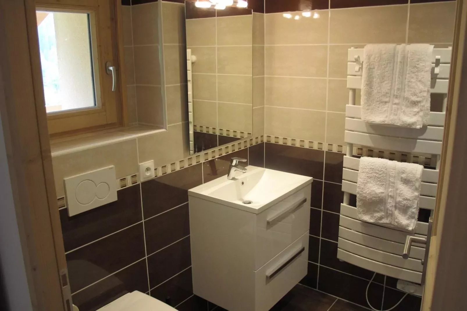 Chalets Les Amis 2-Bathroom