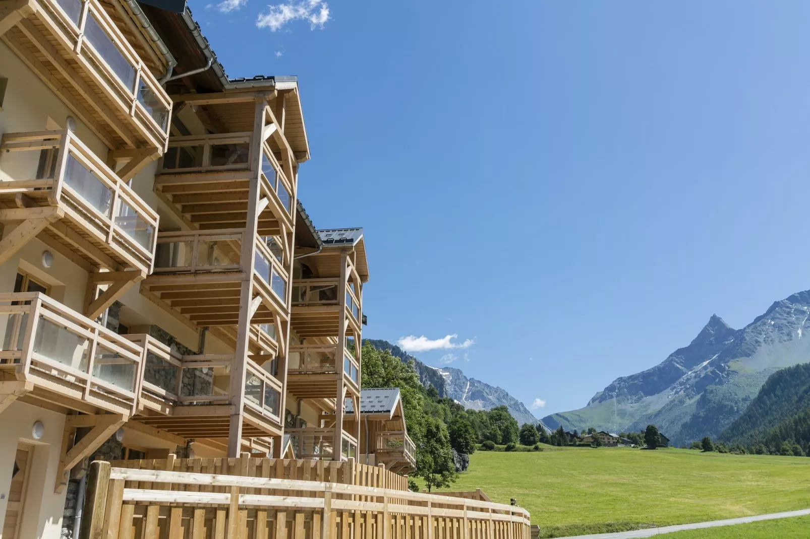 Chalets Les Amis 2-Exterior summer