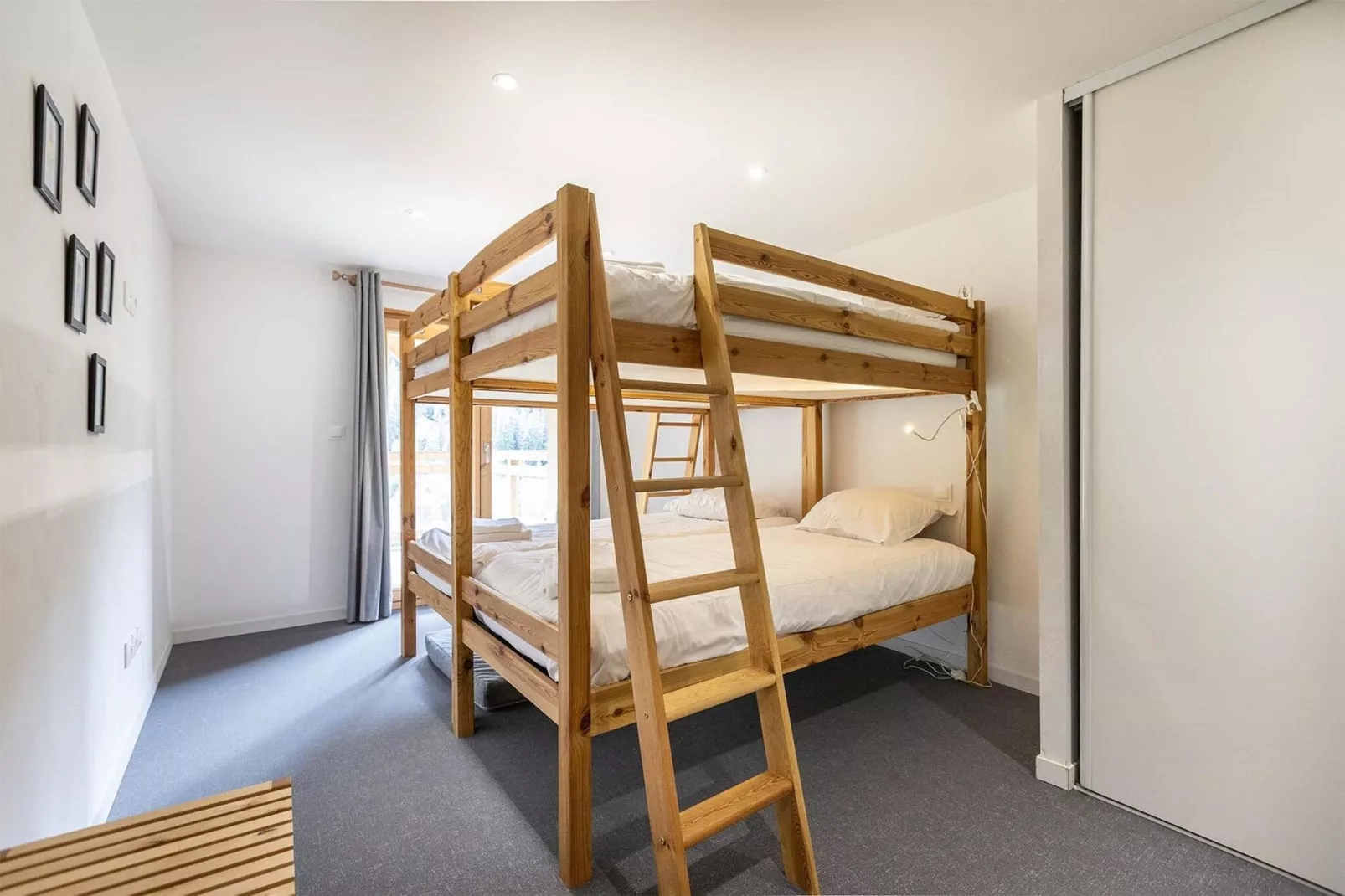 Chalets Les Amis 4-Bedroom