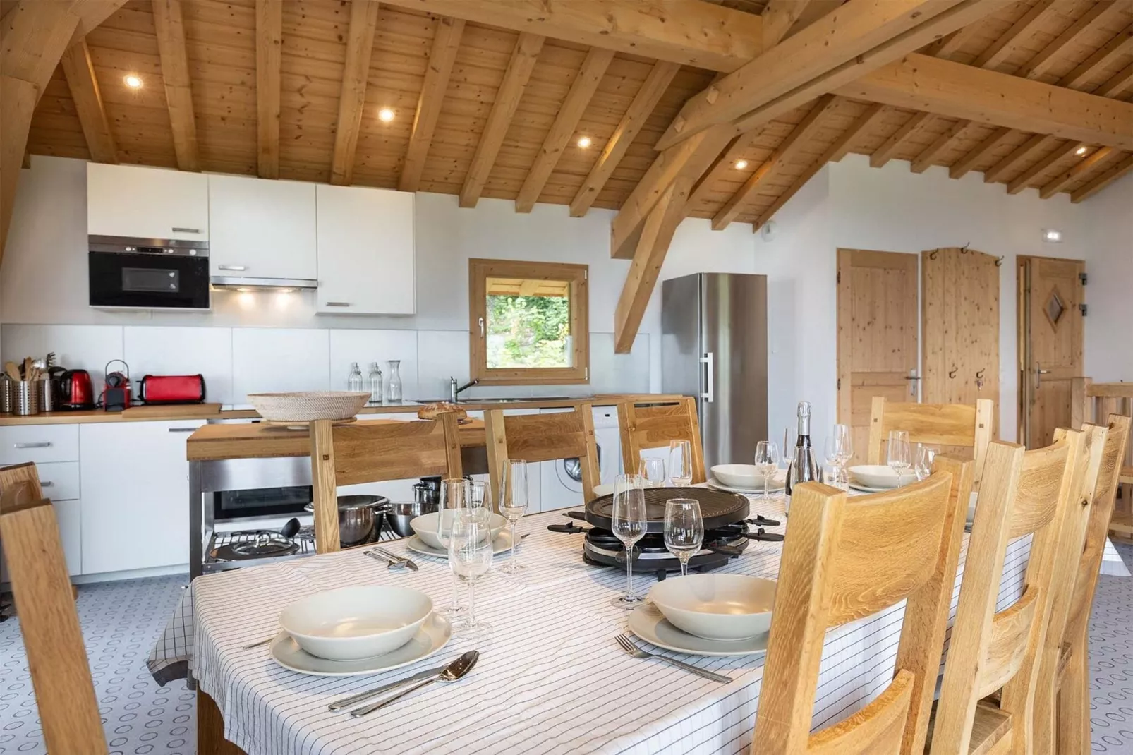 Chalets Les Amis 5-Dining room