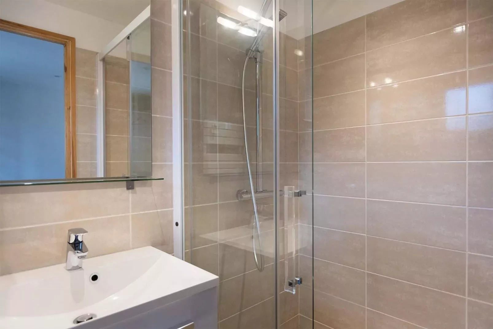 Chalets Les Amis 5-Bathroom