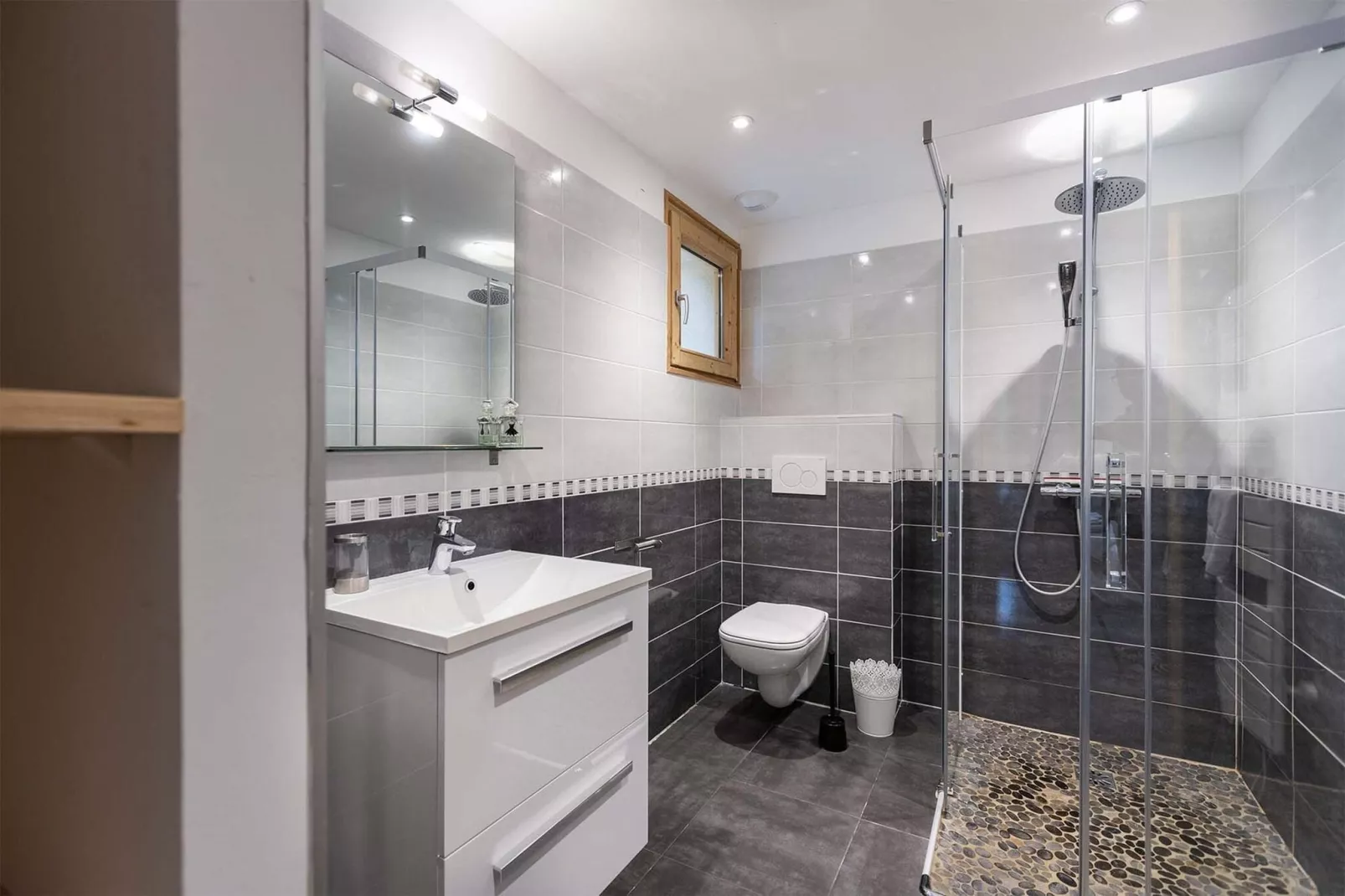 Chalets Les Amis 5-Bathroom