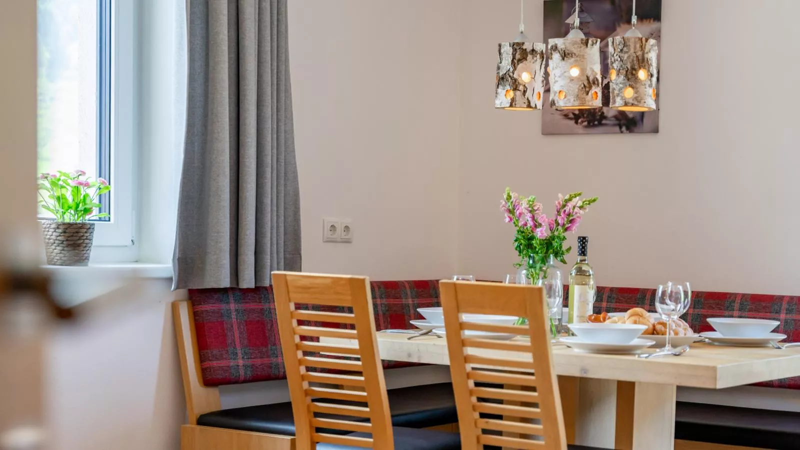 Ferdinand-Dining room