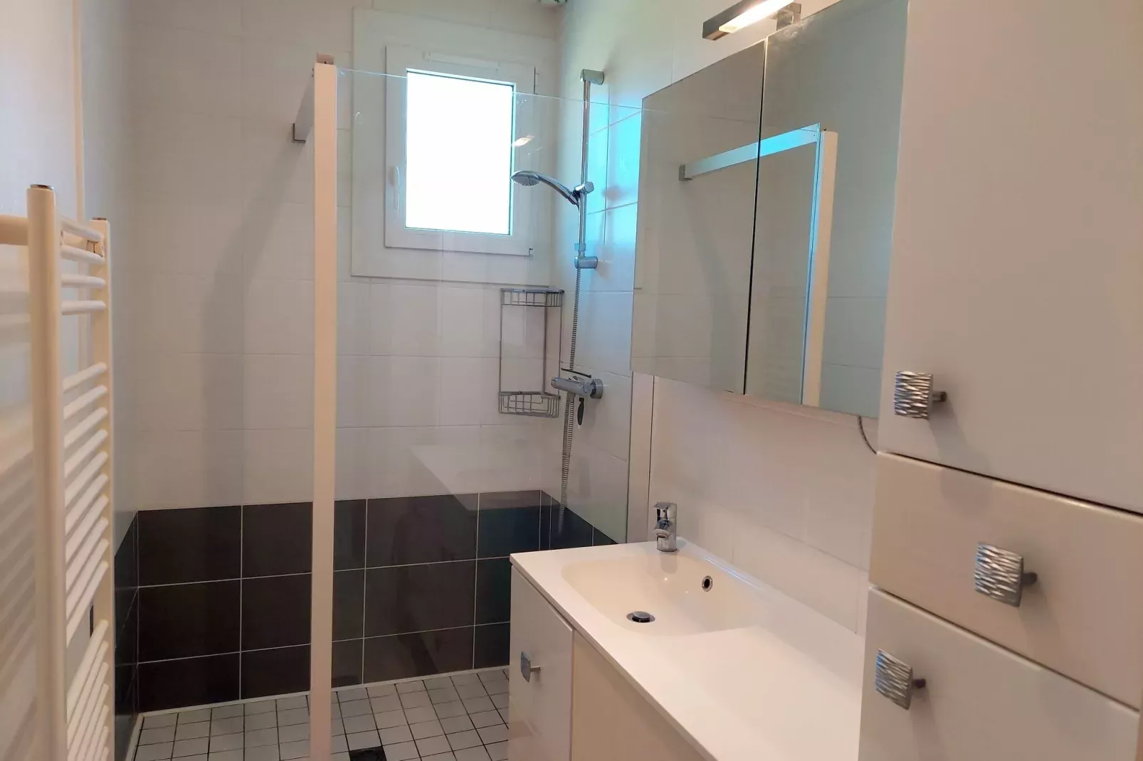 Ebenerdiges Ferienhaus in Strandnähe Santec-Bathroom