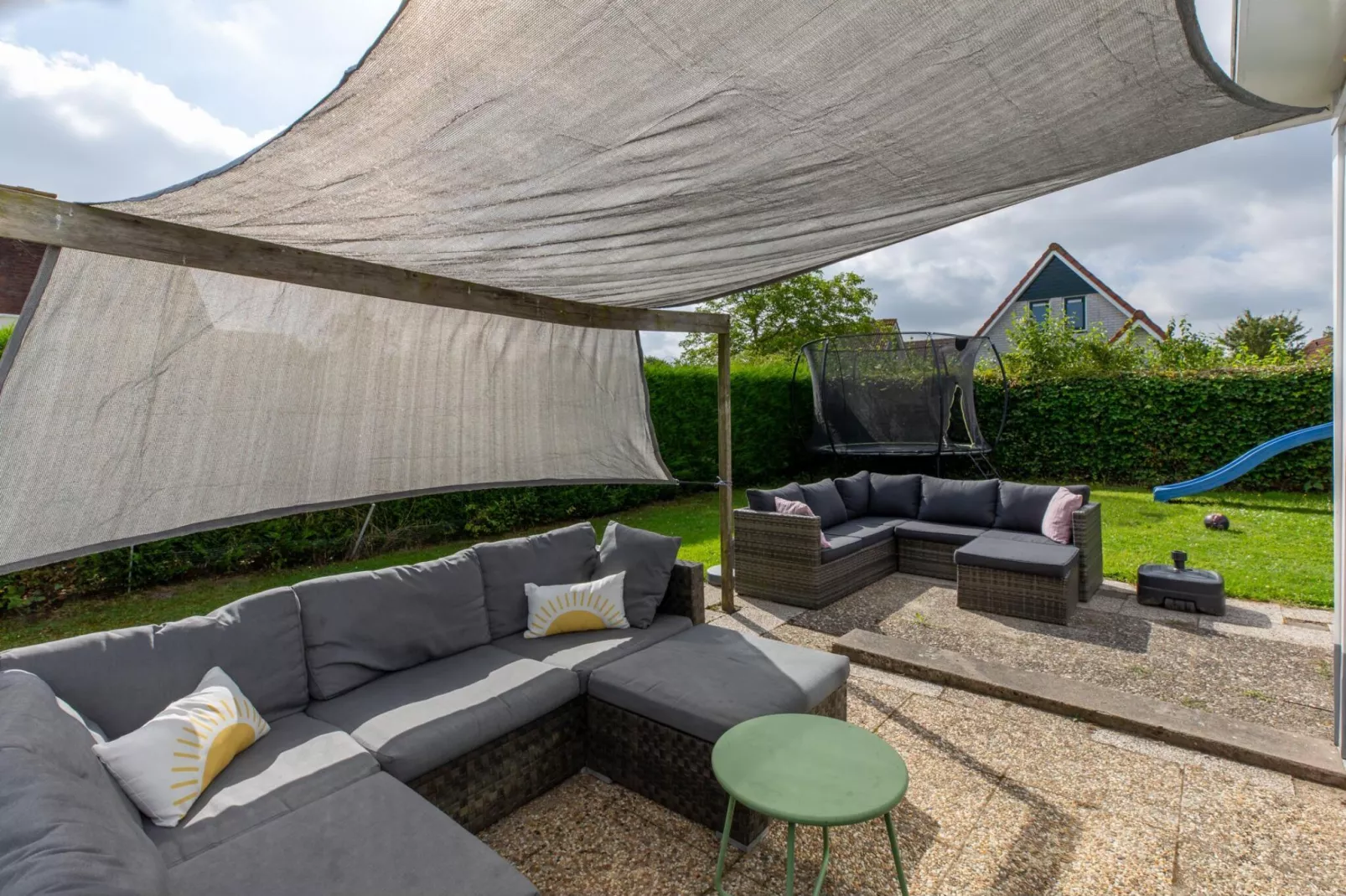 Strandhuis Schoneveld-Gardens summer