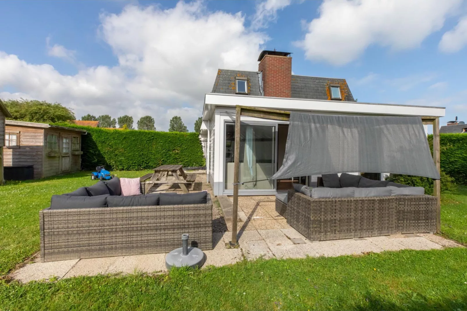 Strandhuis Schoneveld-Gardens summer