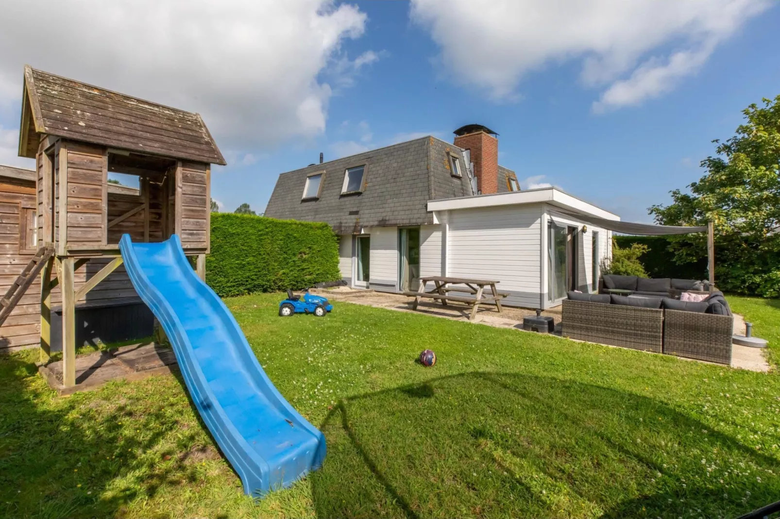 Strandhuis Schoneveld-Gardens summer