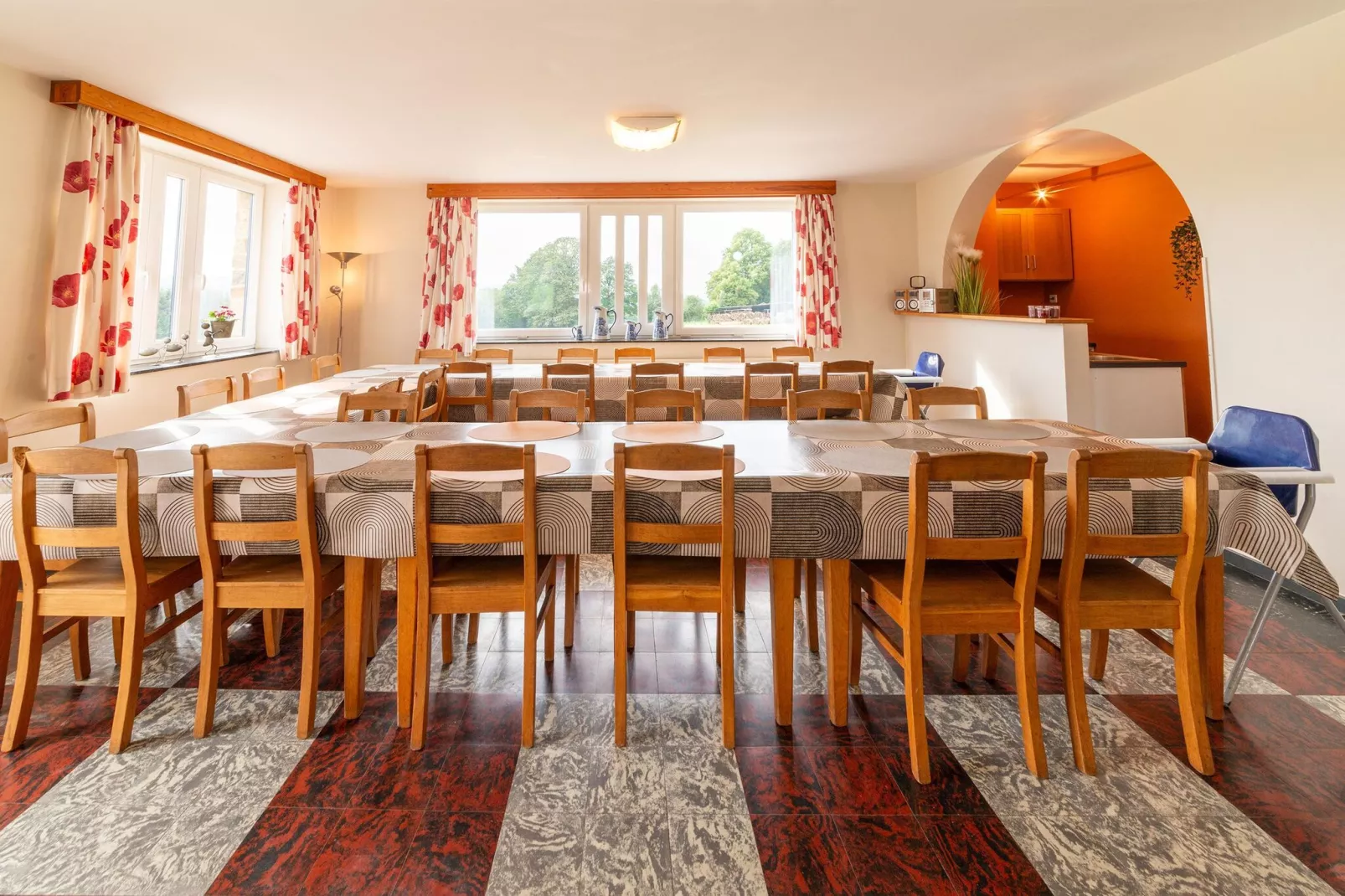 Aux Quatre Saisons-Dining room